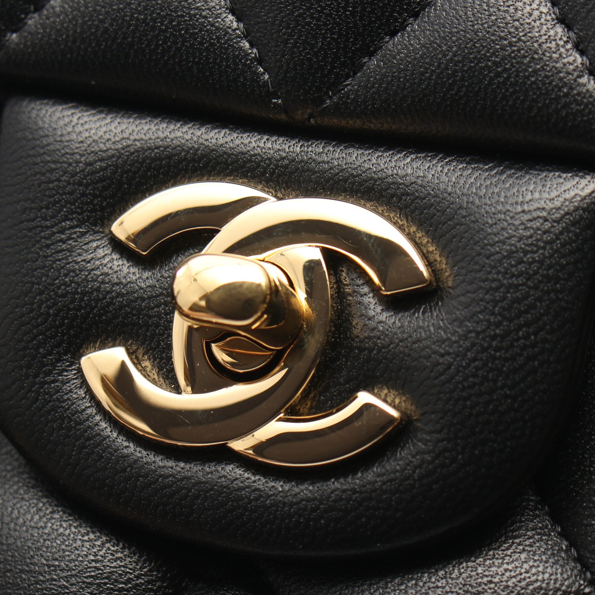 マトラッセ Wフラップ Wチェーンショルダーバッグ ラムスキン ブラック ゴールド金具 シャネル バッグ CHANEL