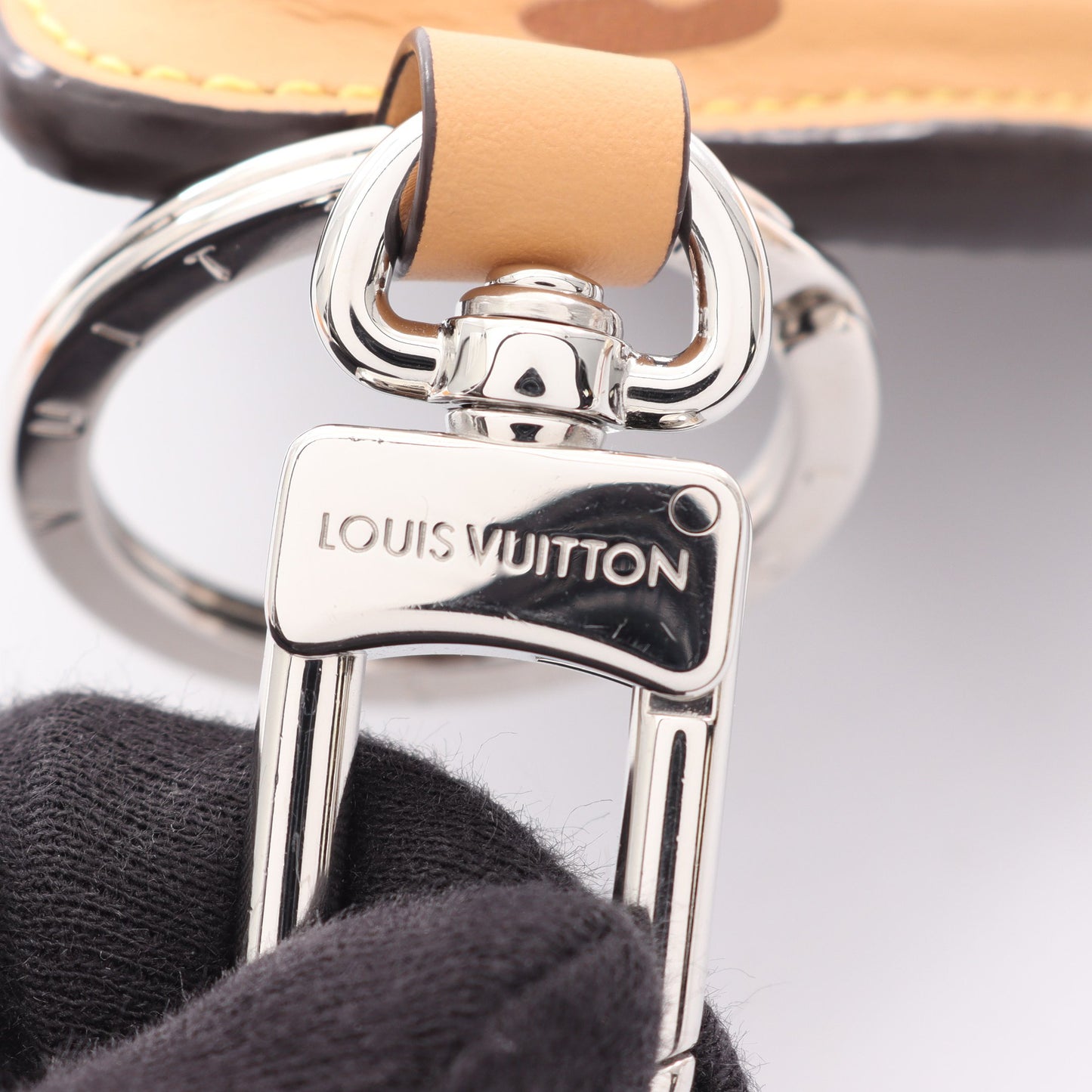 ピザ モノグラム バッグチャーム PVC レザー ライトブラウン マルチカラー ルイヴィトン 財布・小物 LOUIS VUITTON