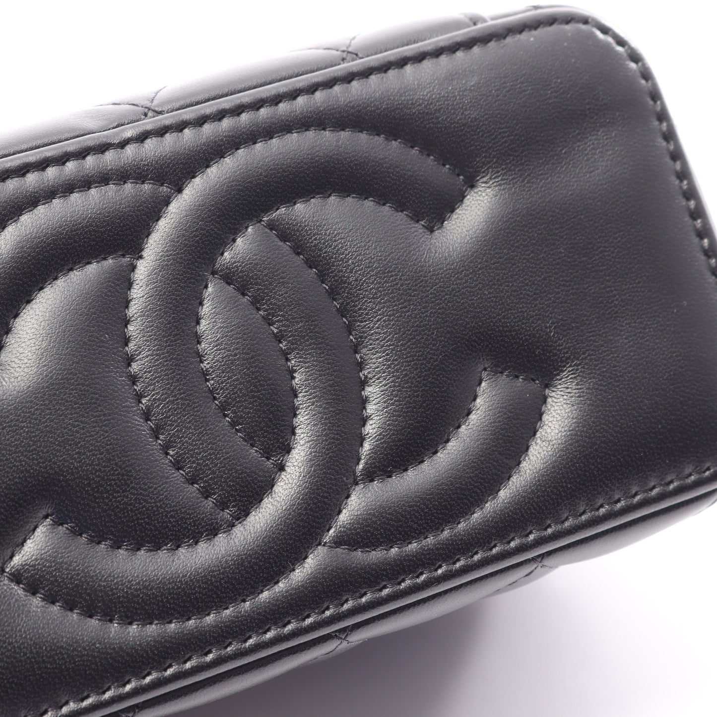 マトラッセ バニティ チェーンショルダーバッグ ラムスキン ブラック ゴールド金具 シャネル バッグ CHANEL