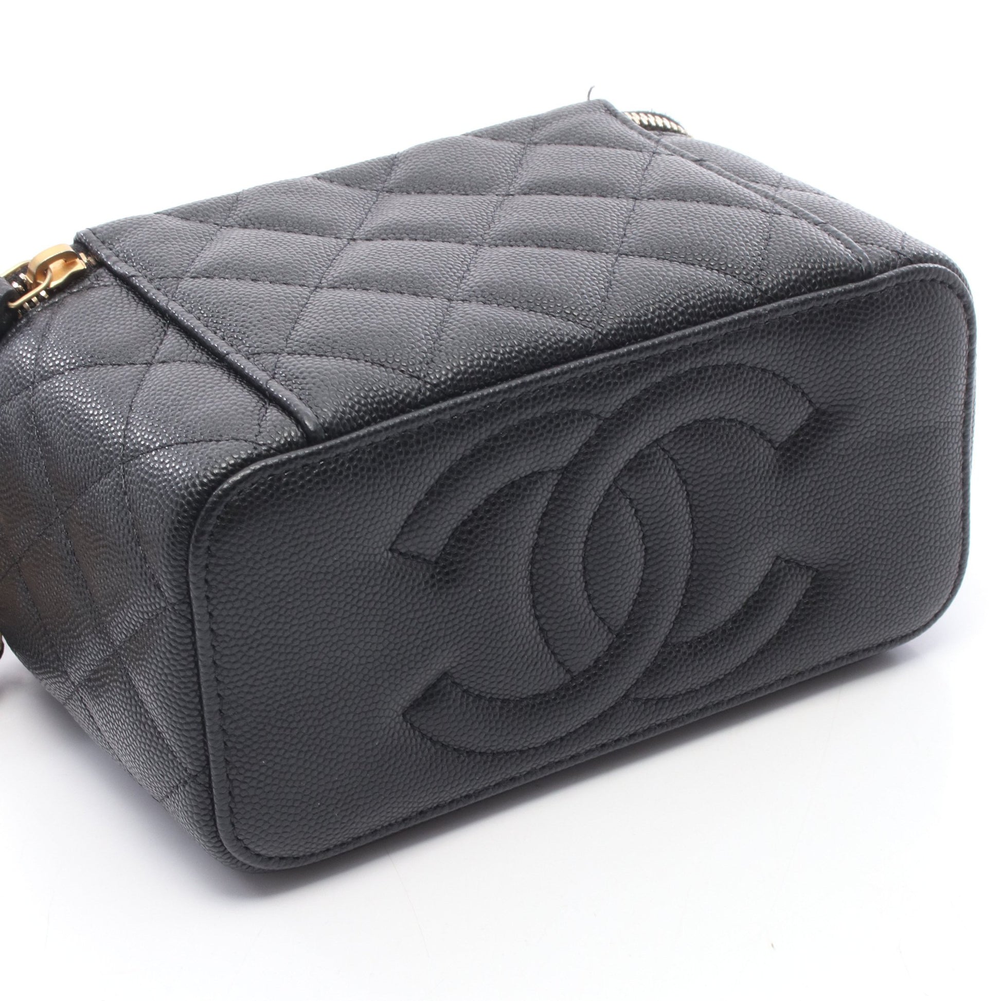 マトラッセ バニティ チェーンショルダーバッグ キャビアスキン ブラック ゴールド金具 シャネル バッグ CHANEL