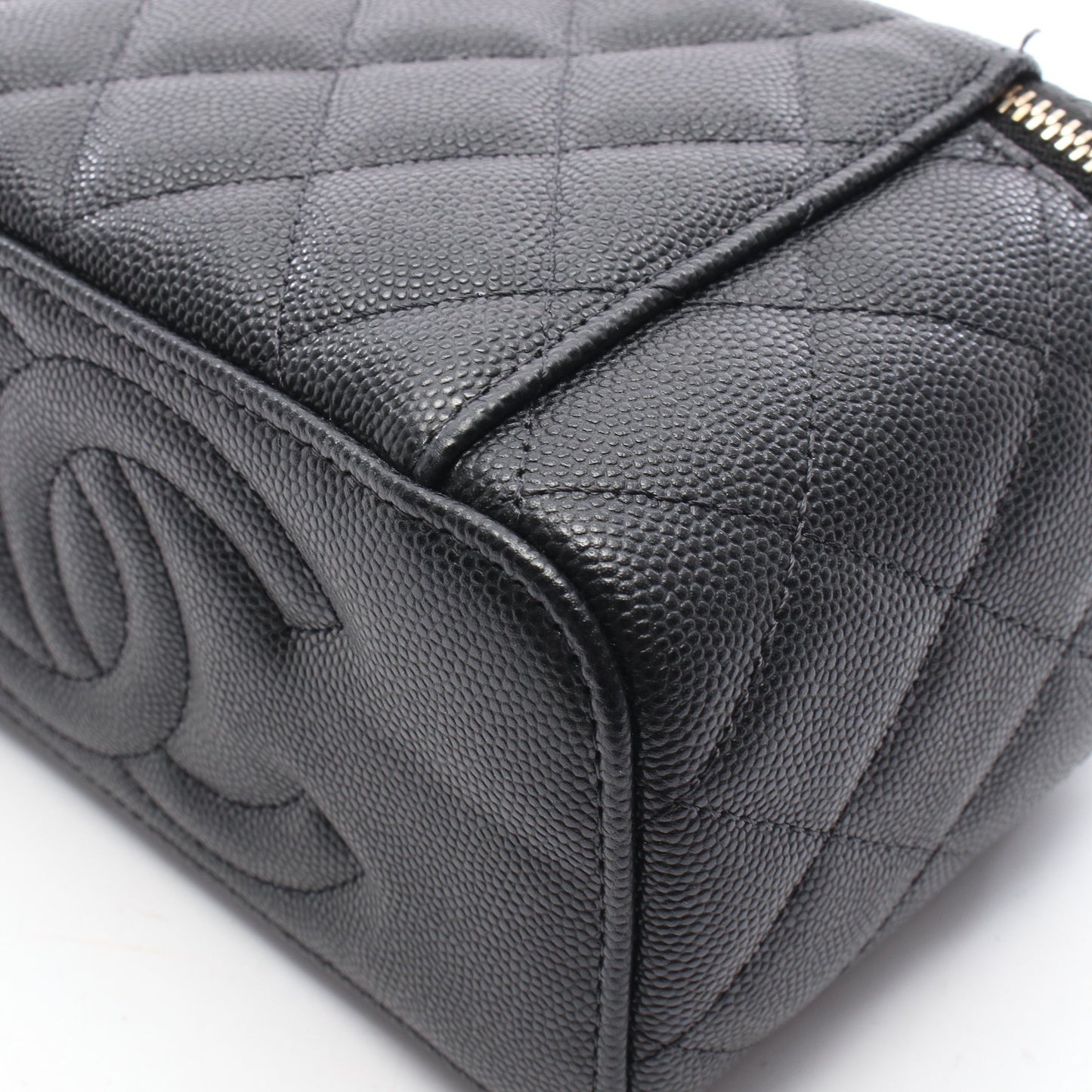 マトラッセ バニティ チェーンショルダーバッグ キャビアスキン ブラック ゴールド金具 シャネル バッグ CHANEL