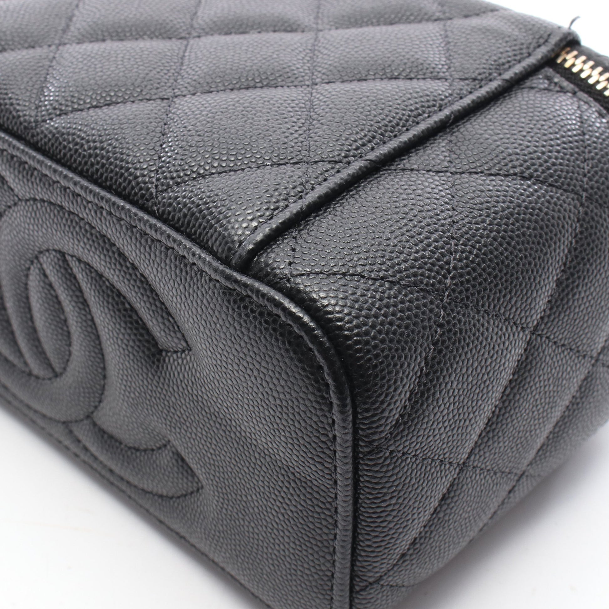 マトラッセ バニティ チェーンショルダーバッグ キャビアスキン ブラック ゴールド金具 シャネル バッグ CHANEL