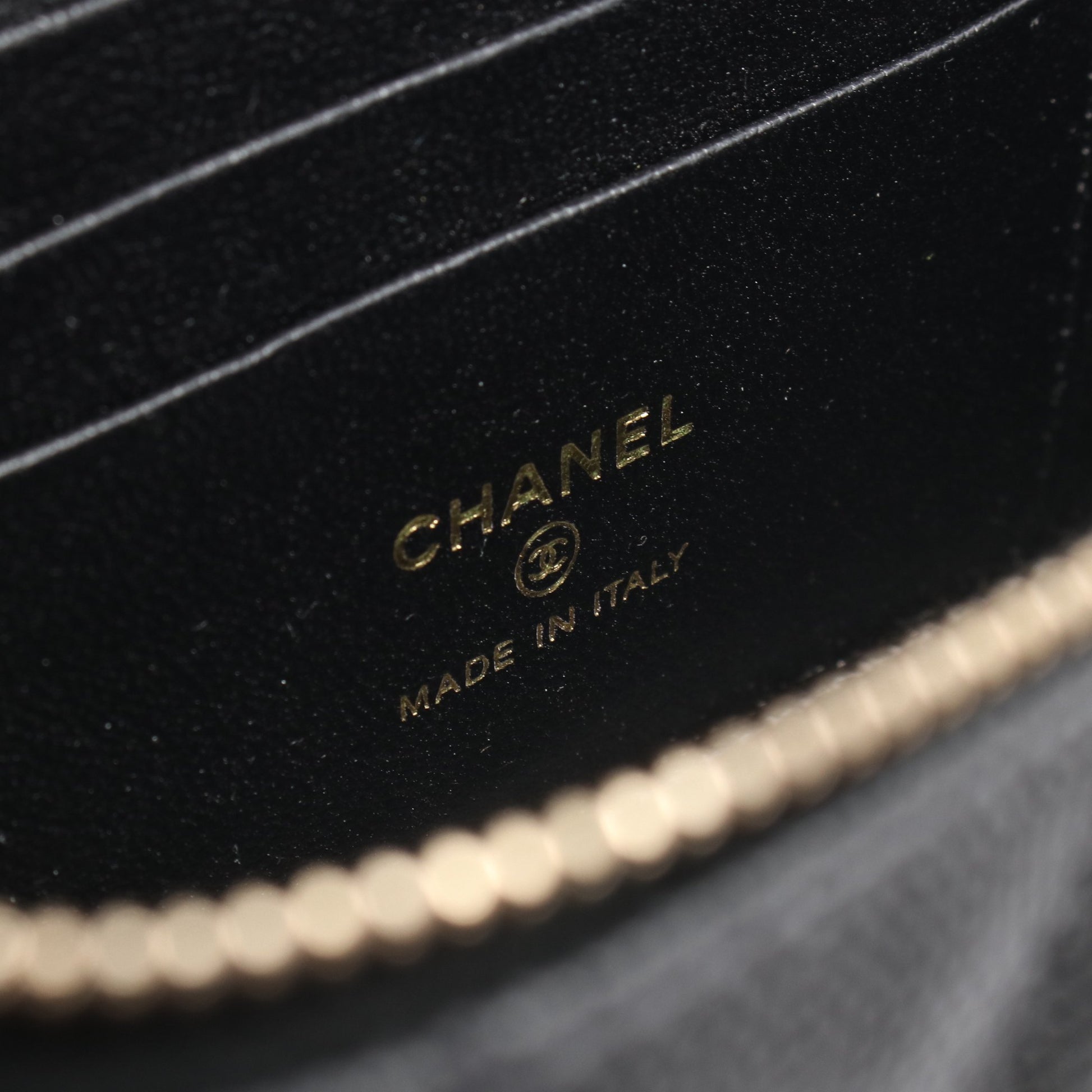 マトラッセ バニティ チェーンショルダーバッグ キャビアスキン ブラック ゴールド金具 シャネル バッグ CHANEL