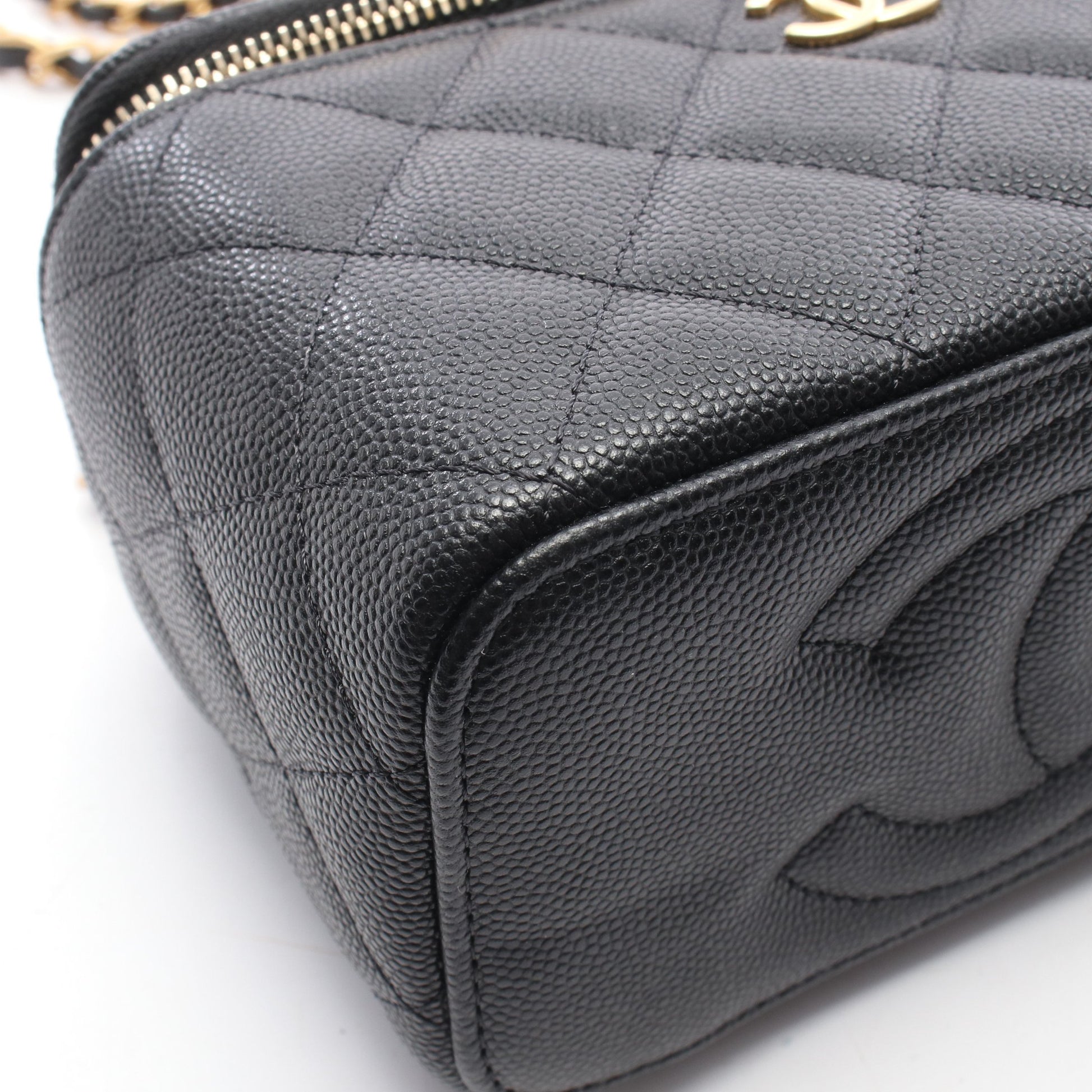マトラッセ バニティ チェーンショルダーバッグ キャビアスキン ブラック ゴールド金具 シャネル バッグ CHANEL