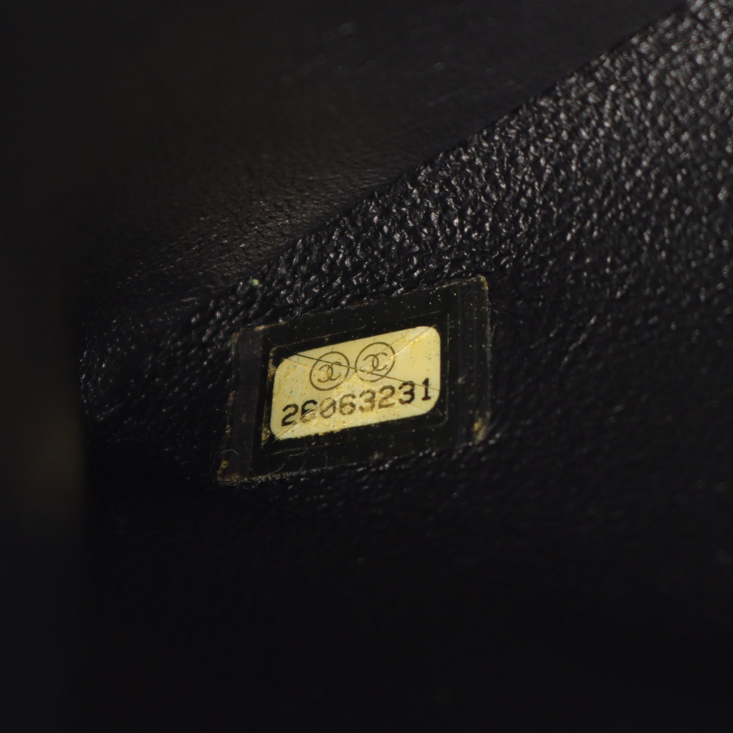 Vステッチ チェーンショルダーバッグ レザー ブラック ゴールド金具 シャネル バッグ CHANEL