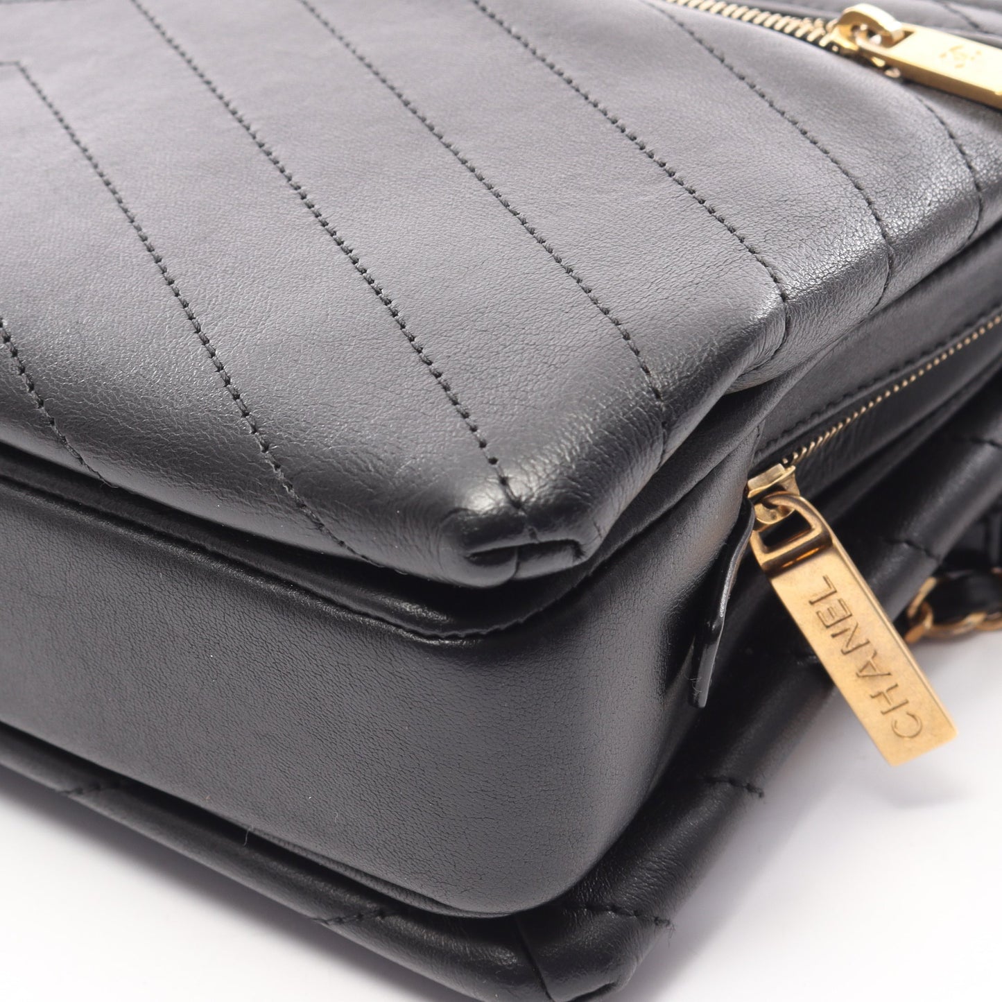 Vステッチ チェーンショルダーバッグ レザー ブラック ゴールド金具 シャネル バッグ CHANEL