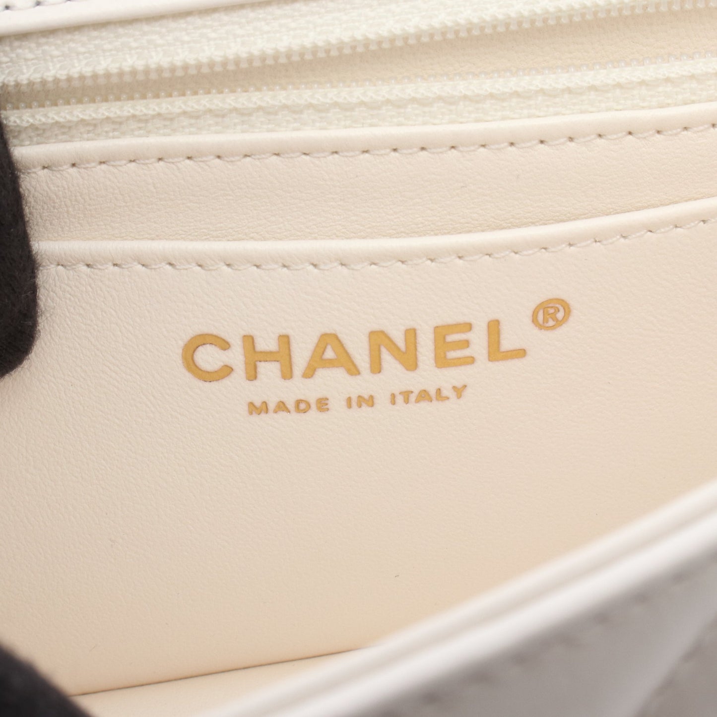 2.55 シェブロン Vステッチ Wチェーンショルダーバッグ レザー ホワイト ゴールド金具 シャネル バッグ CHANEL
