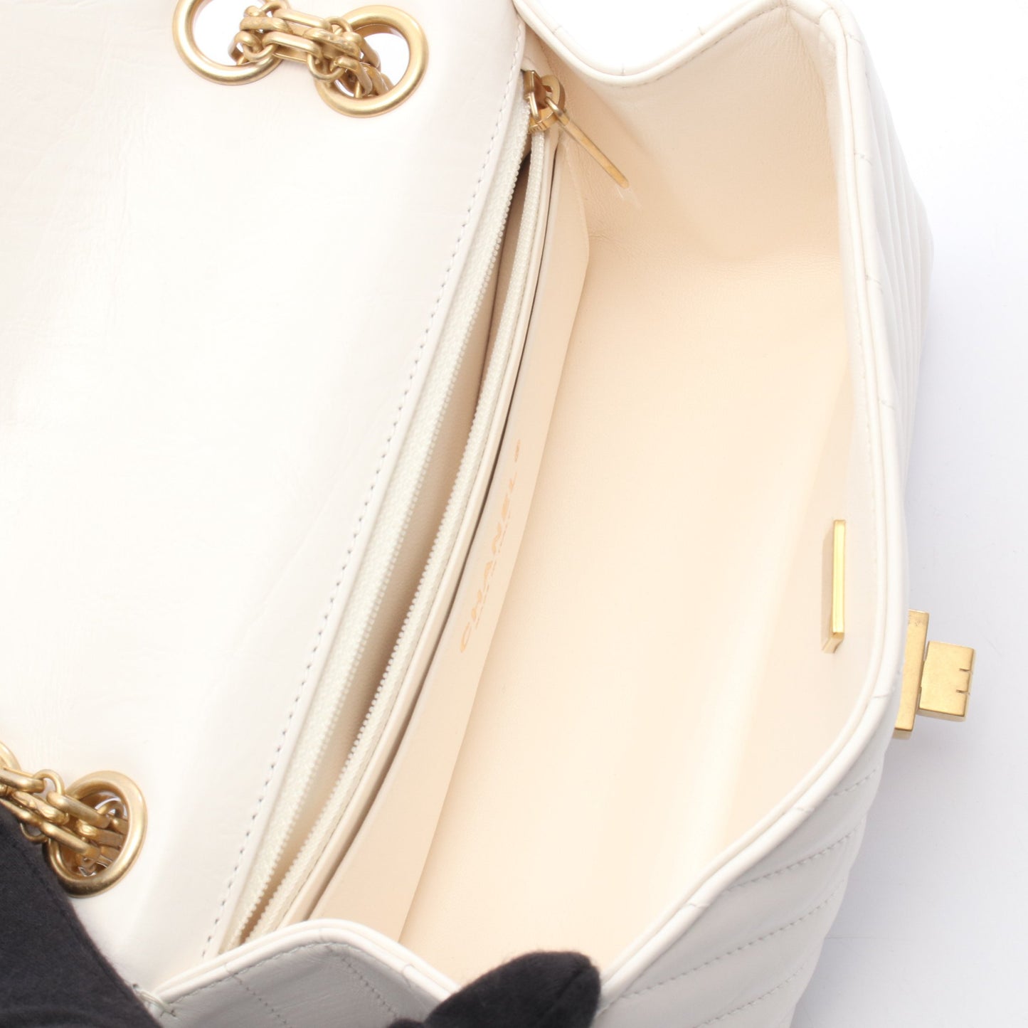 2.55 シェブロン Vステッチ Wチェーンショルダーバッグ レザー ホワイト ゴールド金具 シャネル バッグ CHANEL