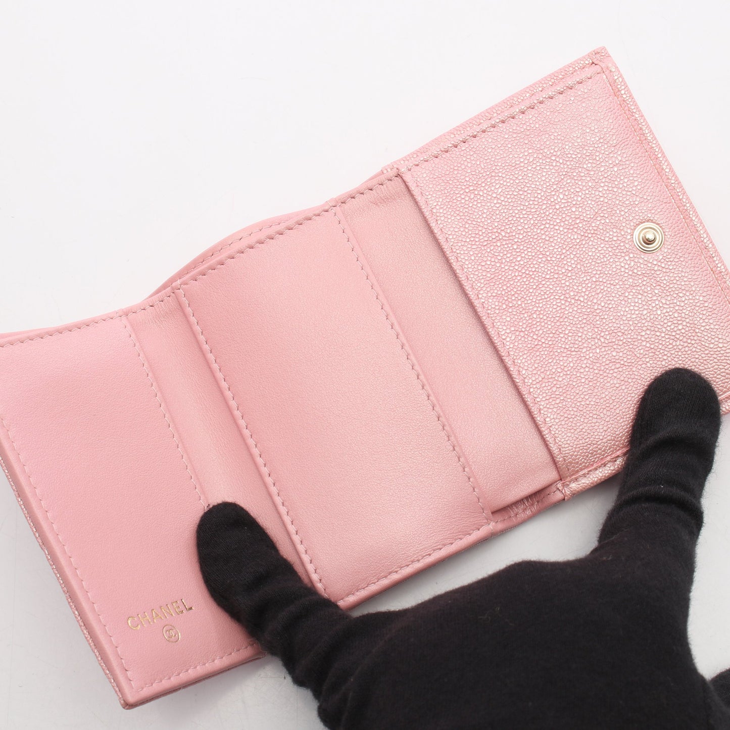 クラシック スモール フラップ ウォレット マトラッセ 三つ折り財布 キャビアスキン ピンク ゴールド金具 シャネル 財布・小物 CHANEL