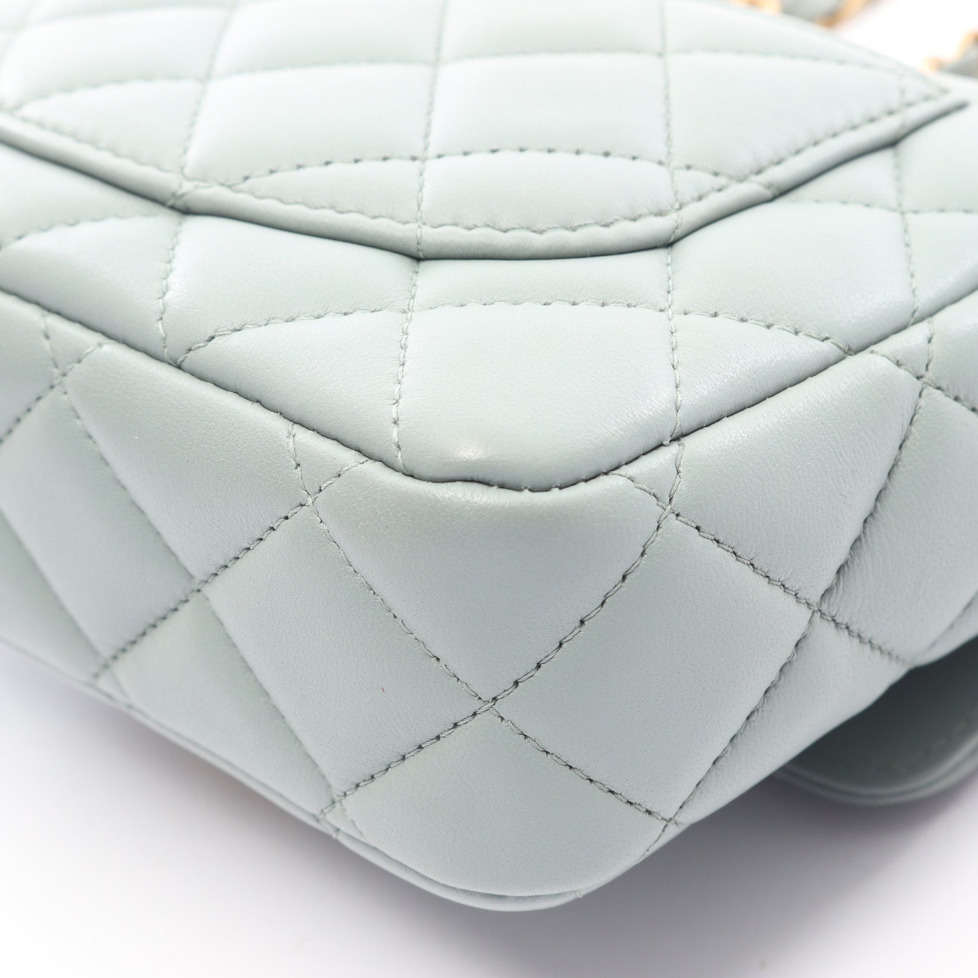 ミニマトラッセ チェーンショルダーバッグ ラムスキン グレーグリーン ゴールド金具 シャネル バッグ CHANEL