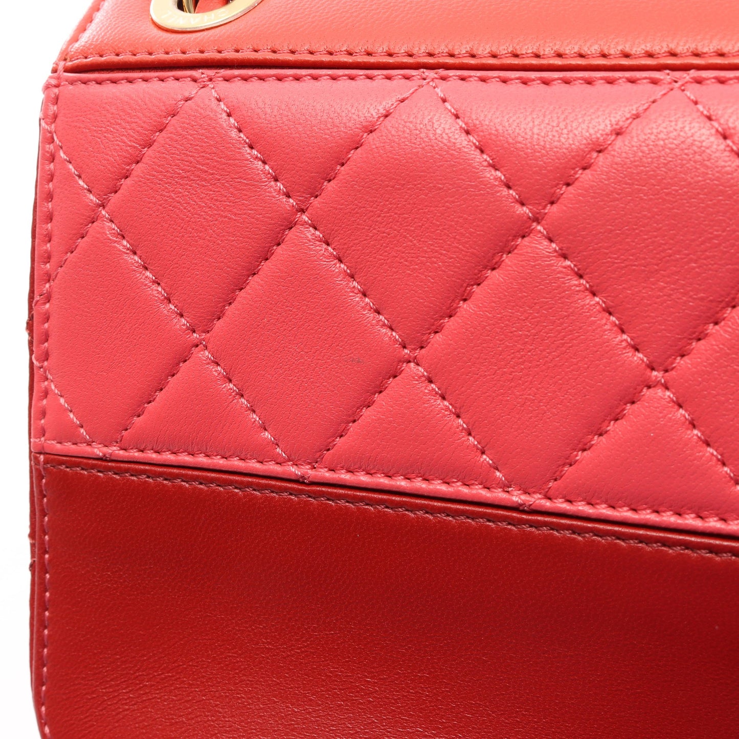 マトラッセ チェーンショルダーバッグ ラムスキン レッド ピンク ボルドー ゴールド金具 シャネル バッグ CHANEL