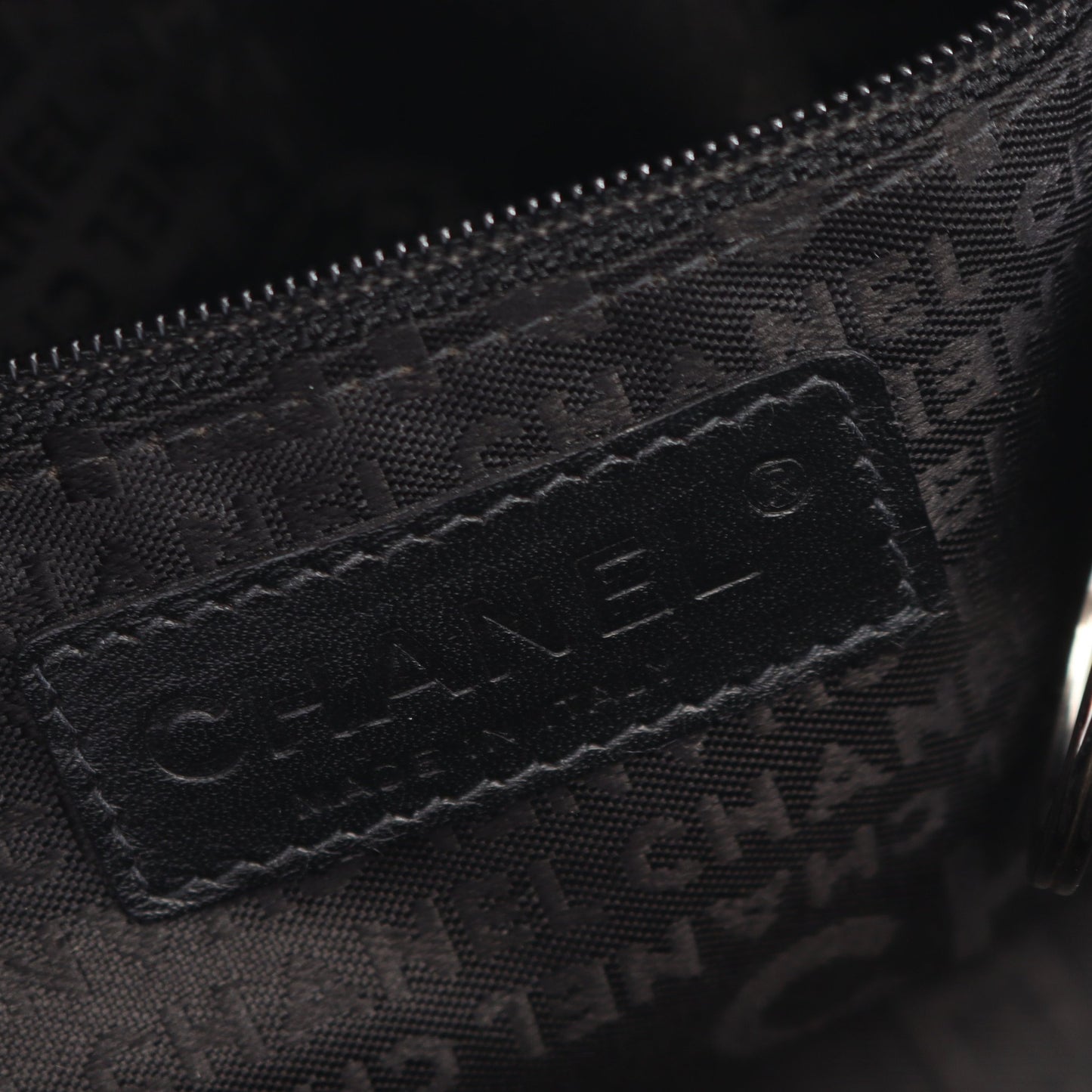 チョコバー ショルダーバッグ キャビアスキン ブラック シルバー金具 シャネル バッグ CHANEL
