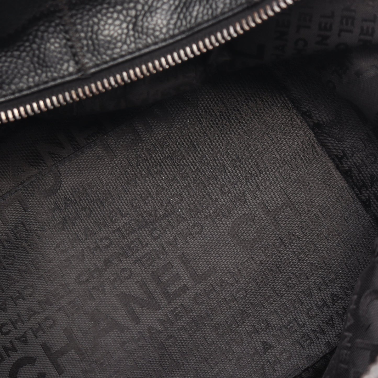 チョコバー ショルダーバッグ キャビアスキン ブラック シルバー金具 シャネル バッグ CHANEL
