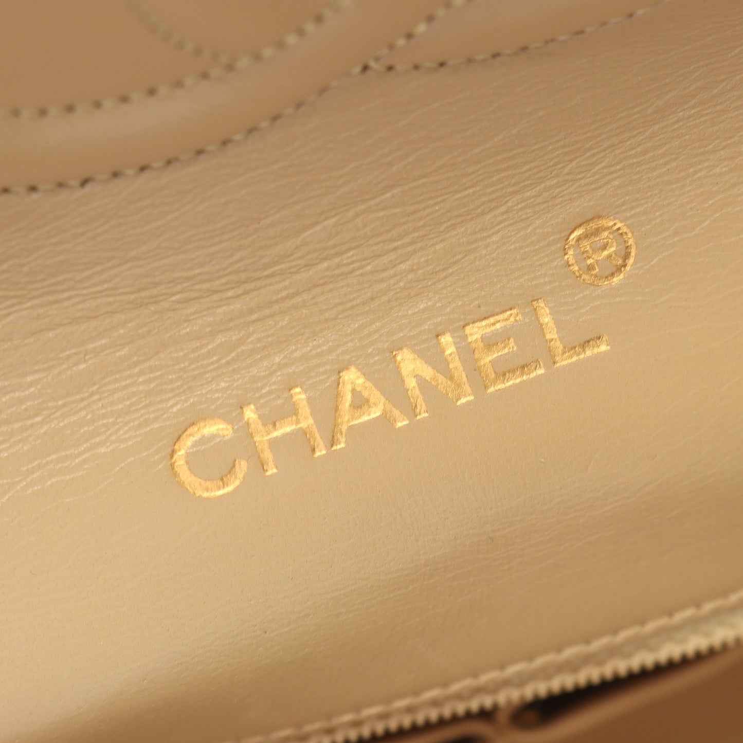 ココマーク フラップ チェーンショルダーバッグ レザー ライトベージュ ゴールド金具 シャネル バッグ CHANEL