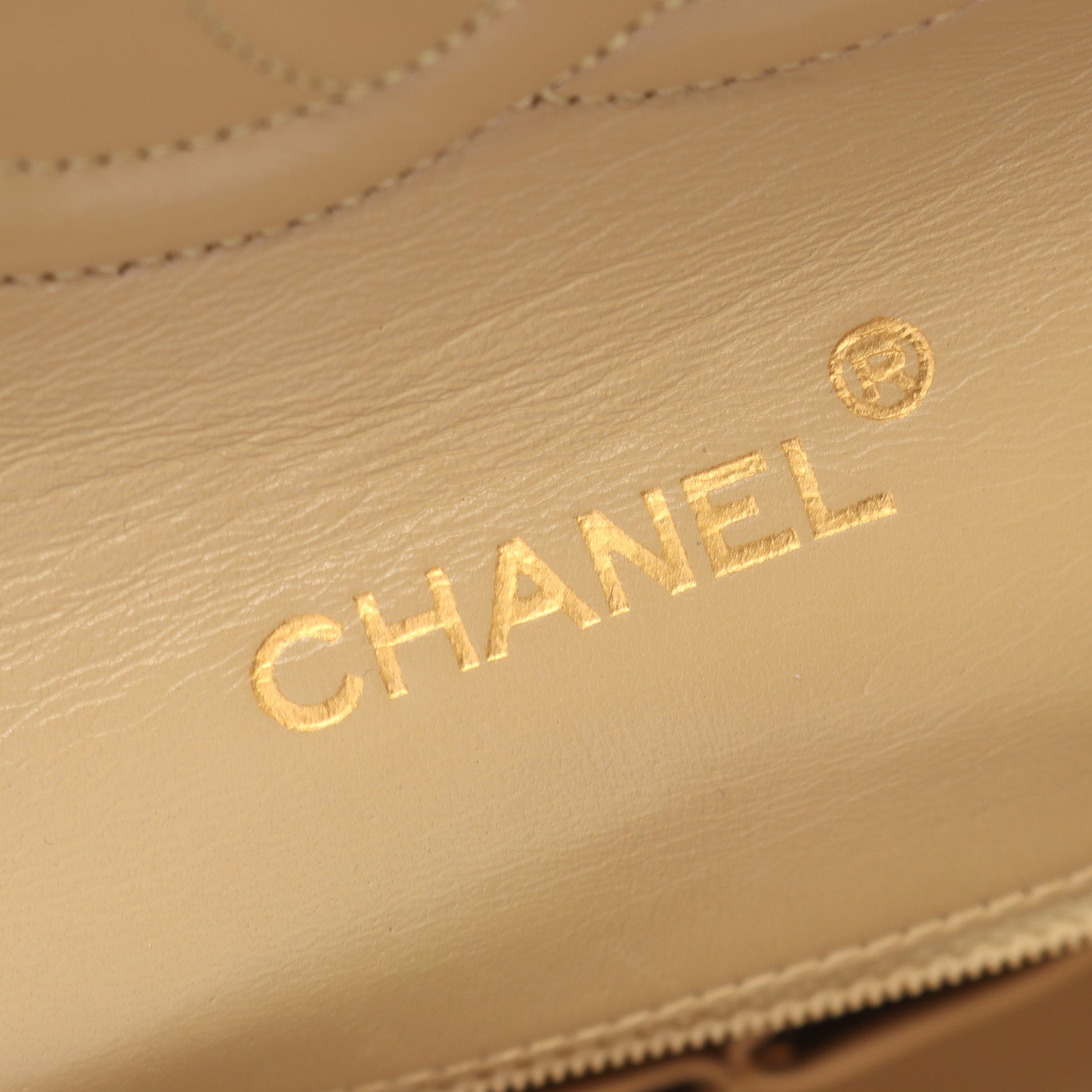 ココマーク フラップ チェーンショルダーバッグ レザー ライトベージュ ゴールド金具 シャネル バッグ CHANEL