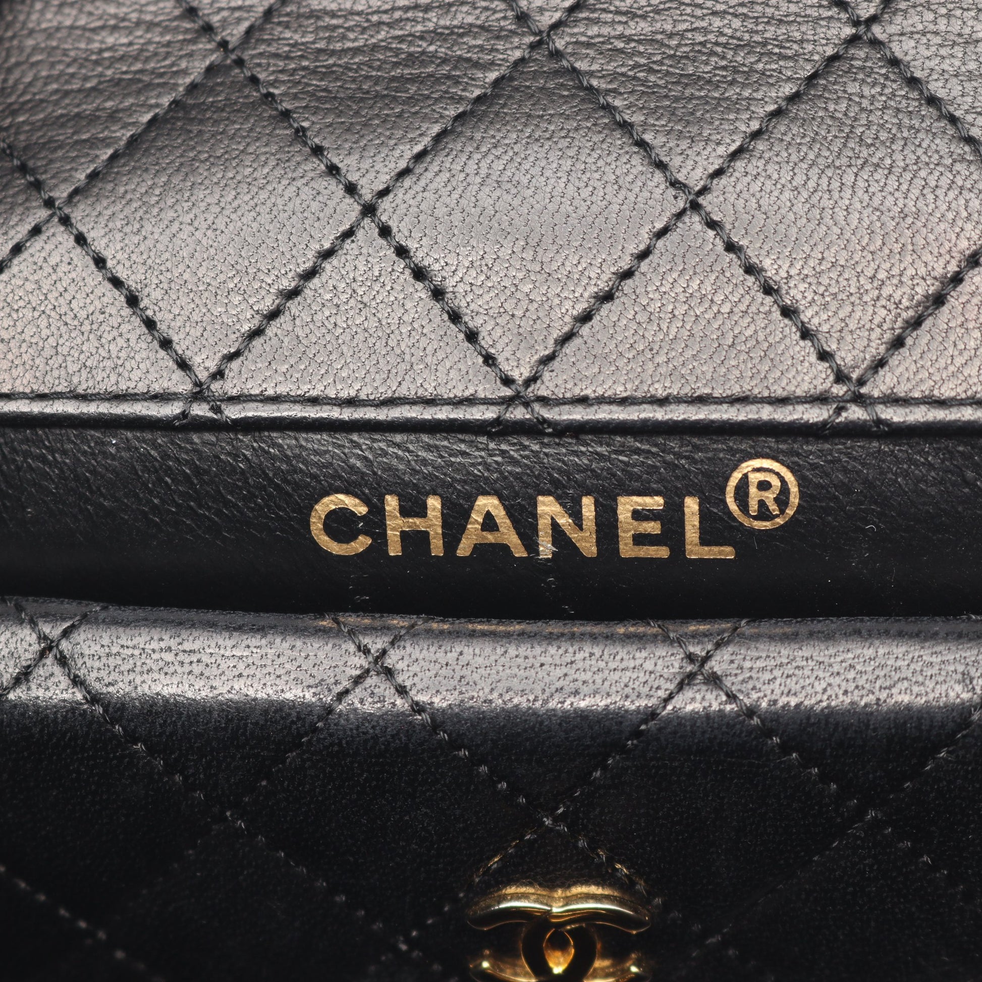 マトラッセ チェーンショルダーバッグ ラムスキン ブラック ホワイト ゴールド金具 シャネル バッグ CHANEL