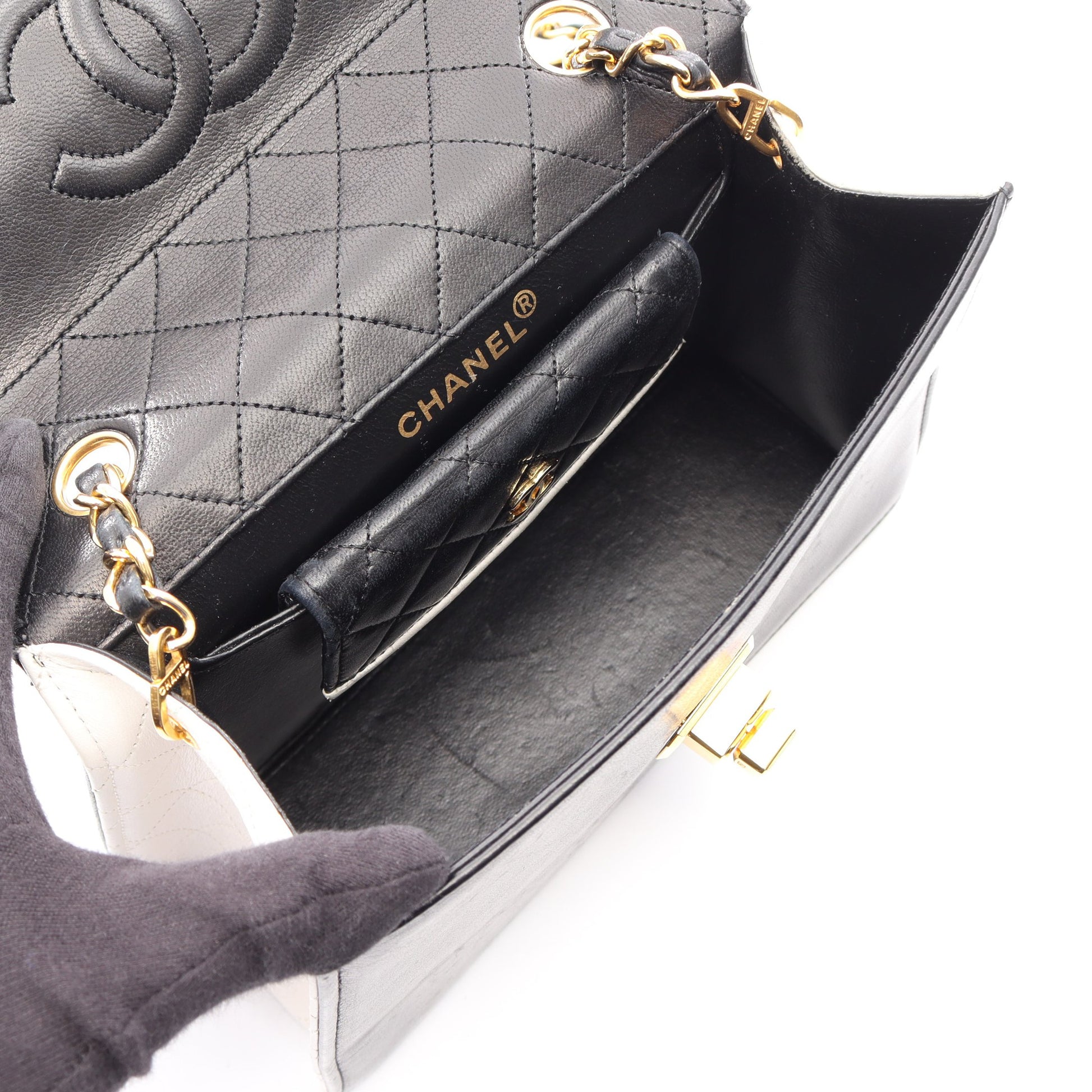 マトラッセ チェーンショルダーバッグ ラムスキン ブラック ホワイト ゴールド金具 シャネル バッグ CHANEL