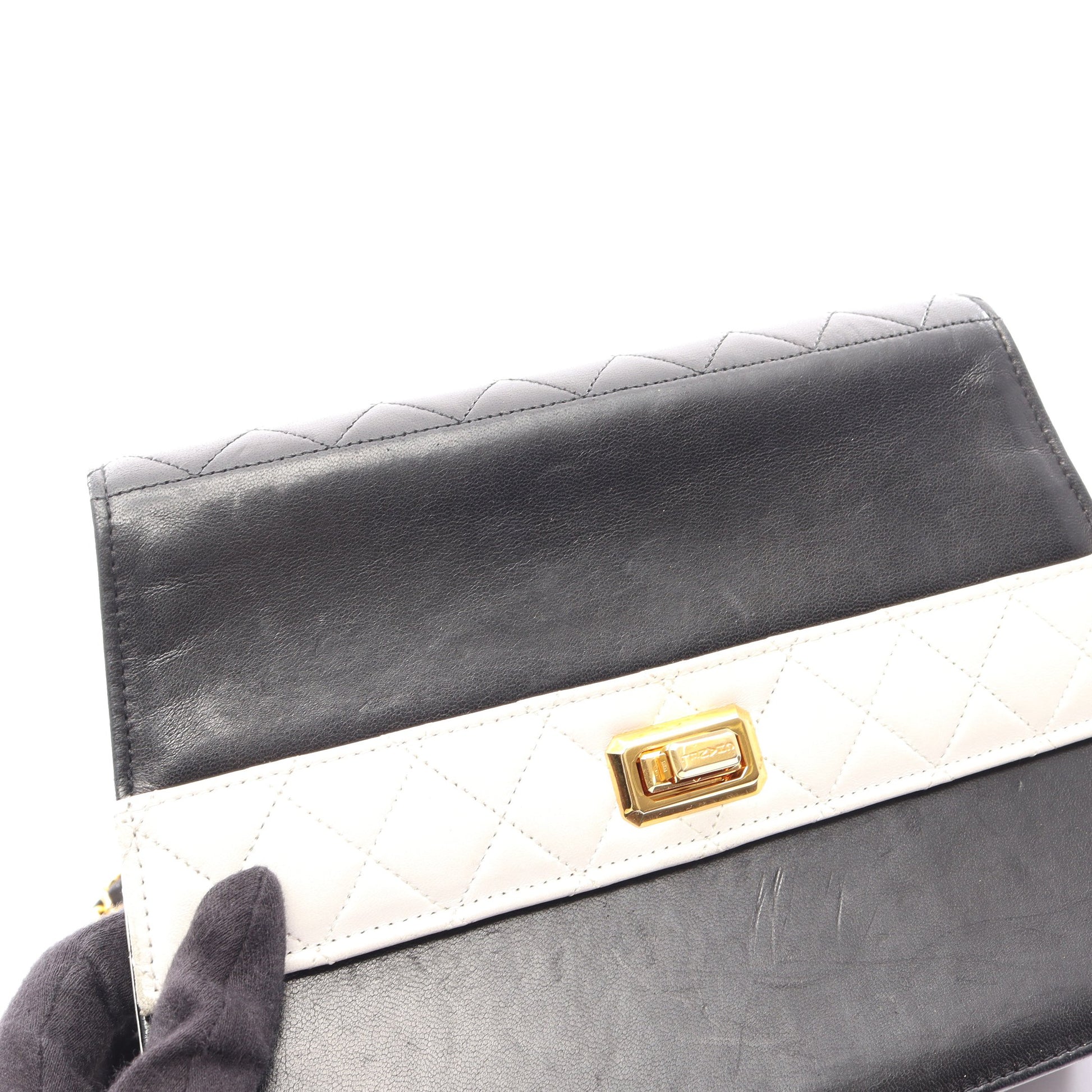 マトラッセ チェーンショルダーバッグ ラムスキン ブラック ホワイト ゴールド金具 シャネル バッグ CHANEL