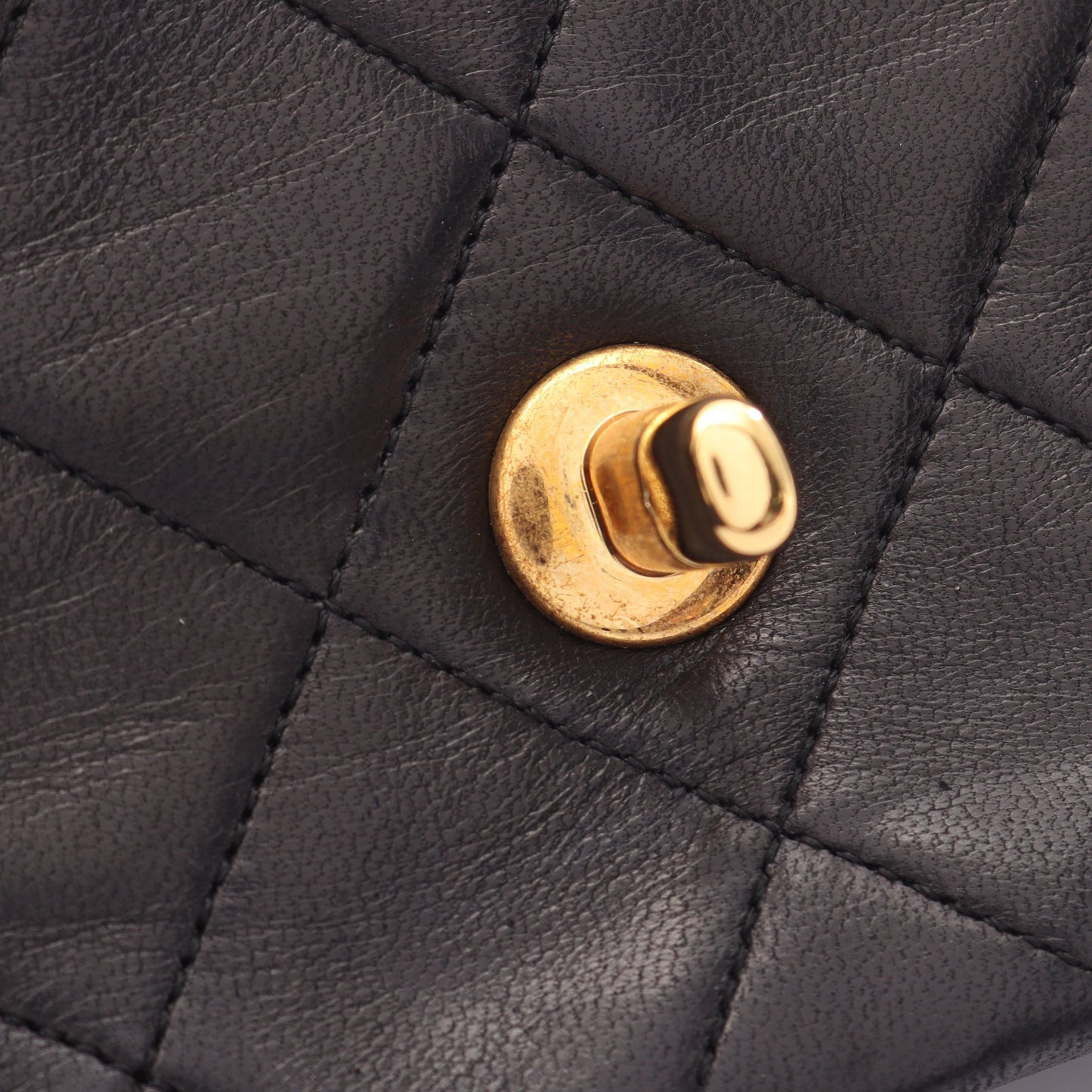 マトラッセ シングルフラップ チェーンショルダーバッグ ラムスキン ブラック ゴールド金具 シャネル バッグ CHANEL