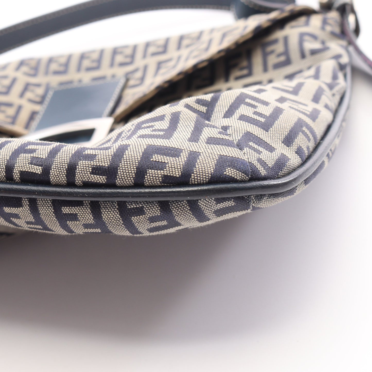 マンマバケット ズッキーノ ショルダーバッグ キャンバス レザー グレー ネイビー フェンディ バッグ FENDI