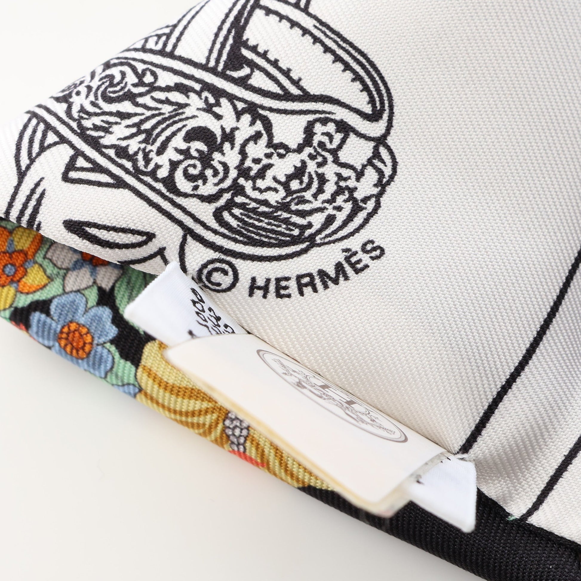 ツイリー Brides de Gala en Fleurs アイライナー リボン スカーフ シルク ブラック ホワイト マルチカラー エルメス 財布・小物 HERMES