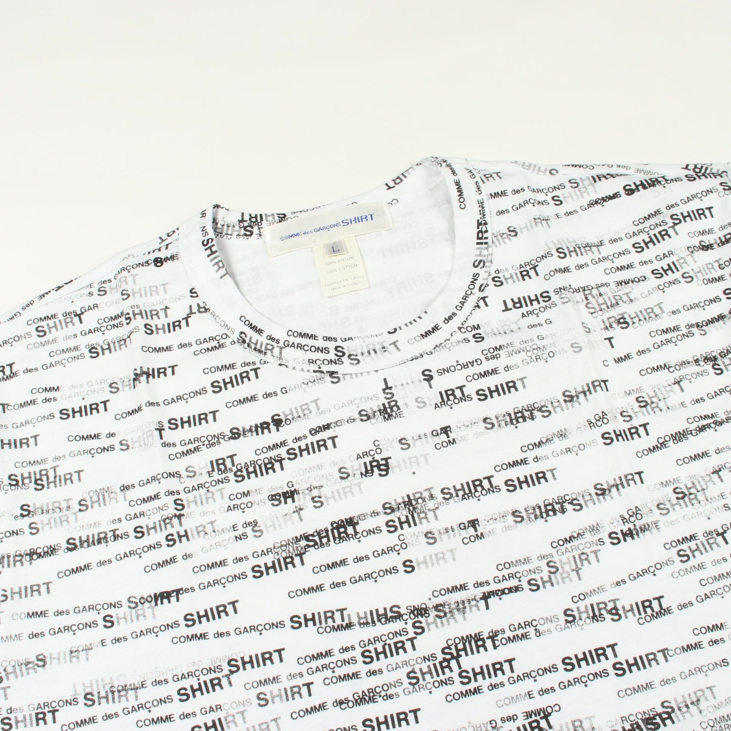 ロゴ総柄 半袖Tシャツ コットン ホワイト ブラック コムデギャルソンシャツ トップス COMME des GARCONS SHIRT