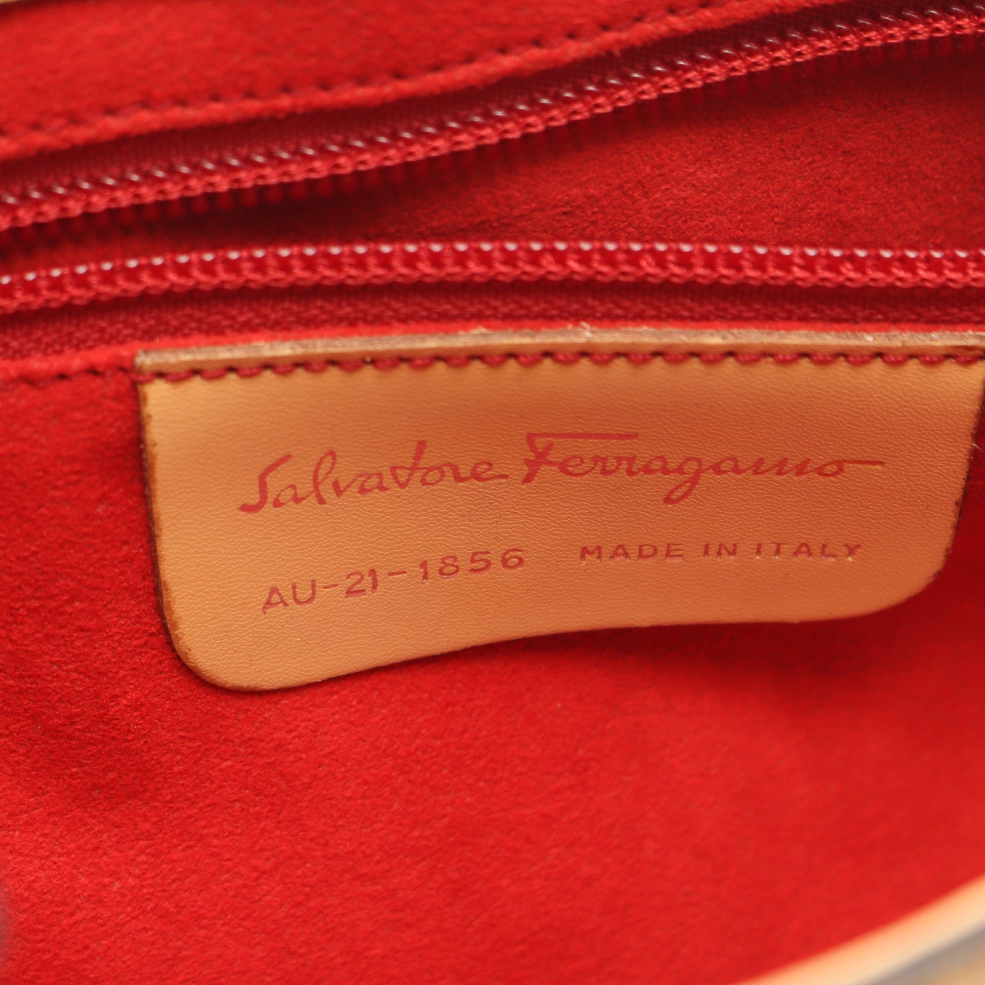 ガンチーニ エンボス ワンショルダーバッグ レザー ライトベージュ サルヴァトーレフェラガモ バッグ Salvatore Ferragamo