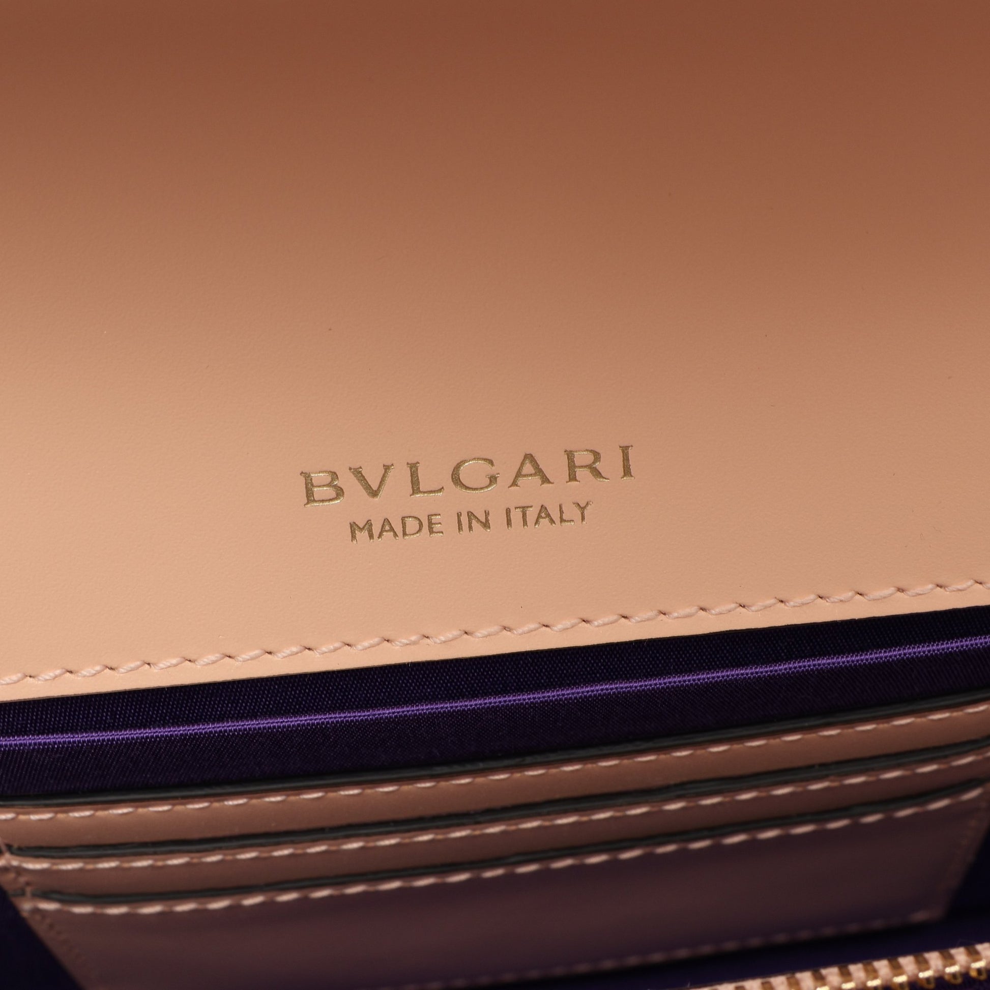 セルペンティ フォーエバー チェーンショルダーバッグ レザー ライトベージュ ブルガリ バッグ BVLGARI