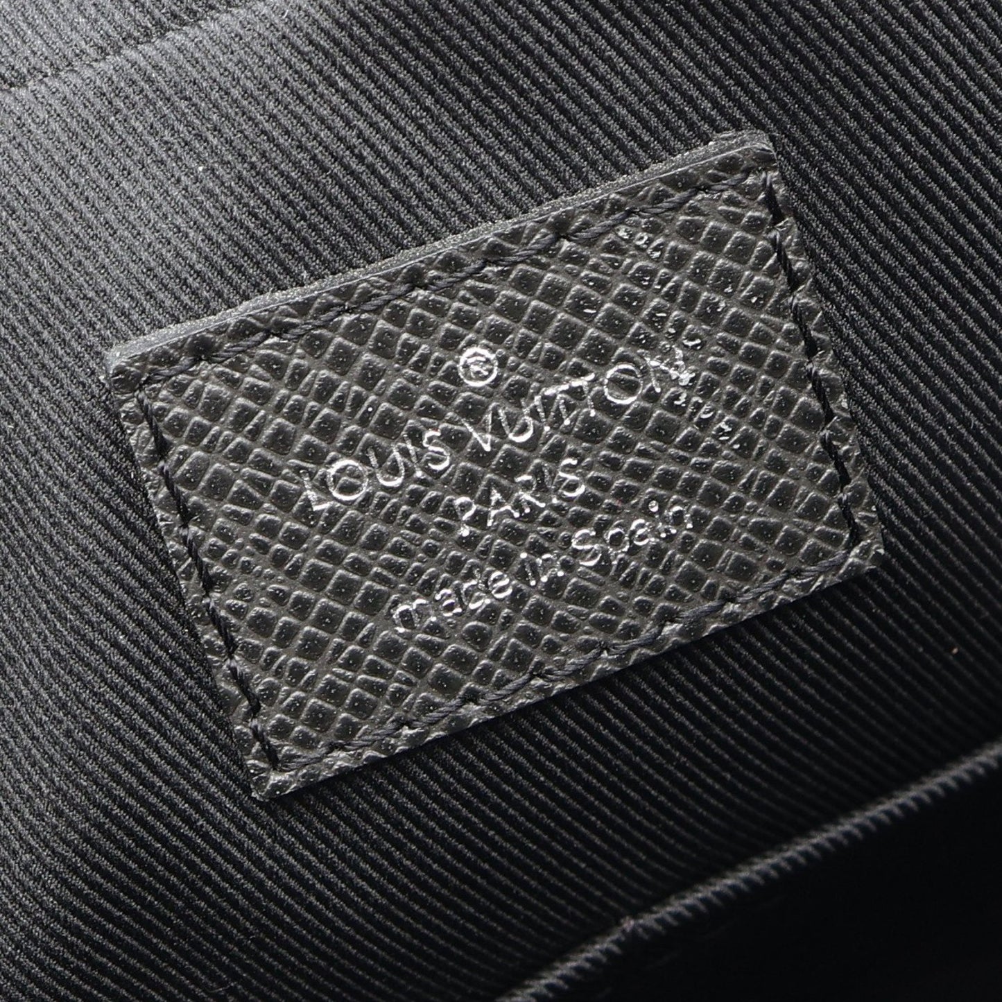 アントン メッセンジャーPM タイガ アルドワーズ ショルダーバッグ レザー ブラック ルイヴィトン バッグ LOUIS VUITTON