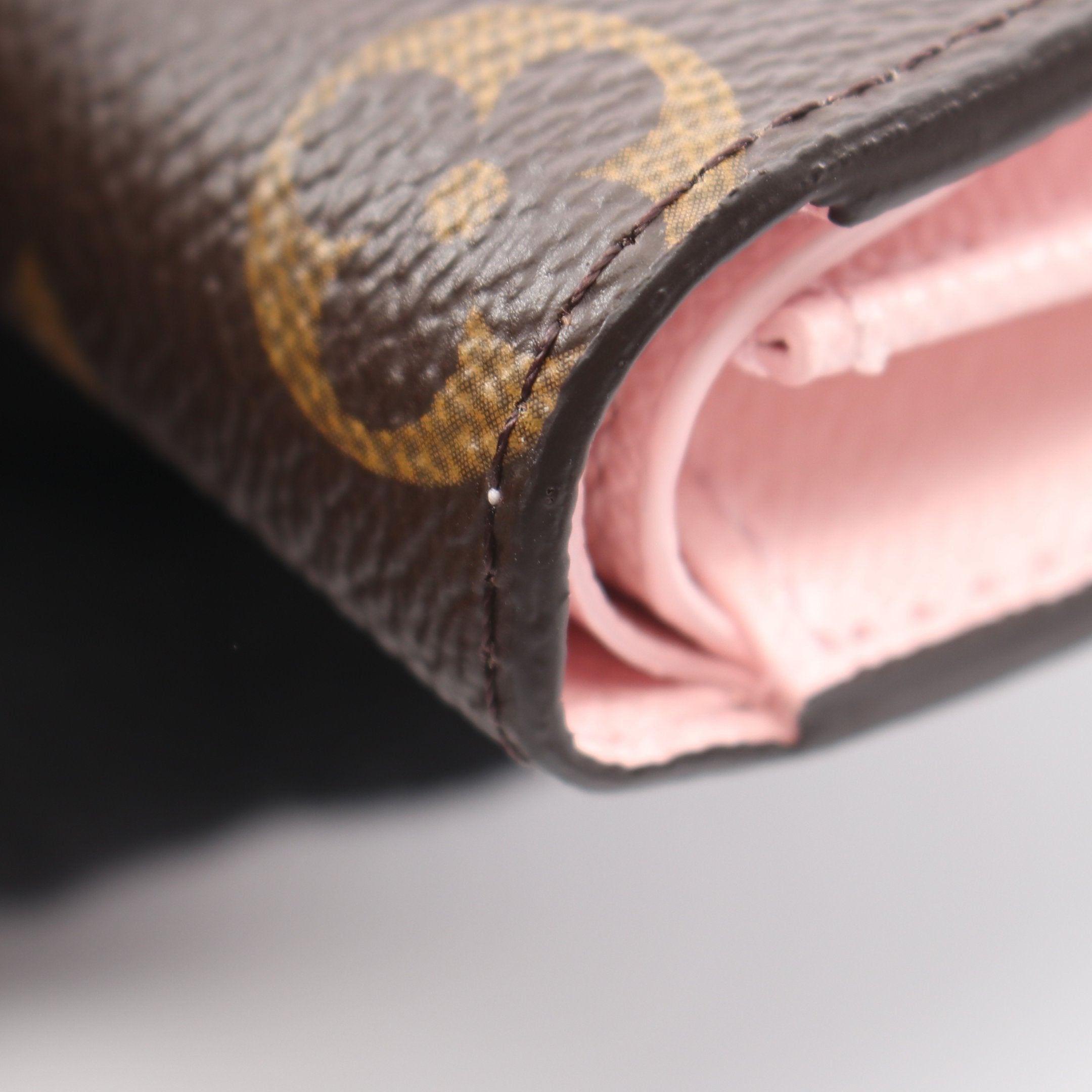 ポケットウォレット LV チャーム コンフェッティピンク モノグラム 二