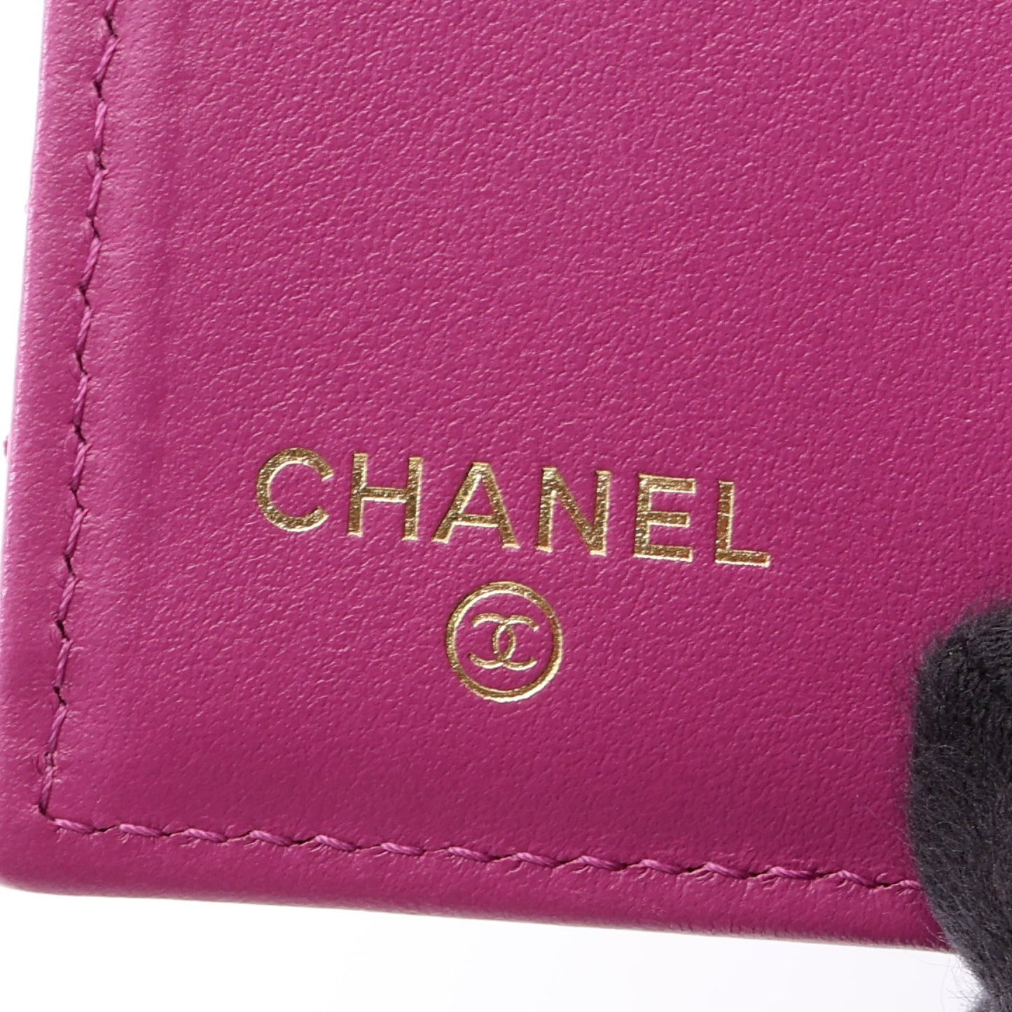 クラシック スモール フラップ ウォレット マトラッセ 三つ折り財布 キャビアスキン パープル ゴールド金具 シャネル