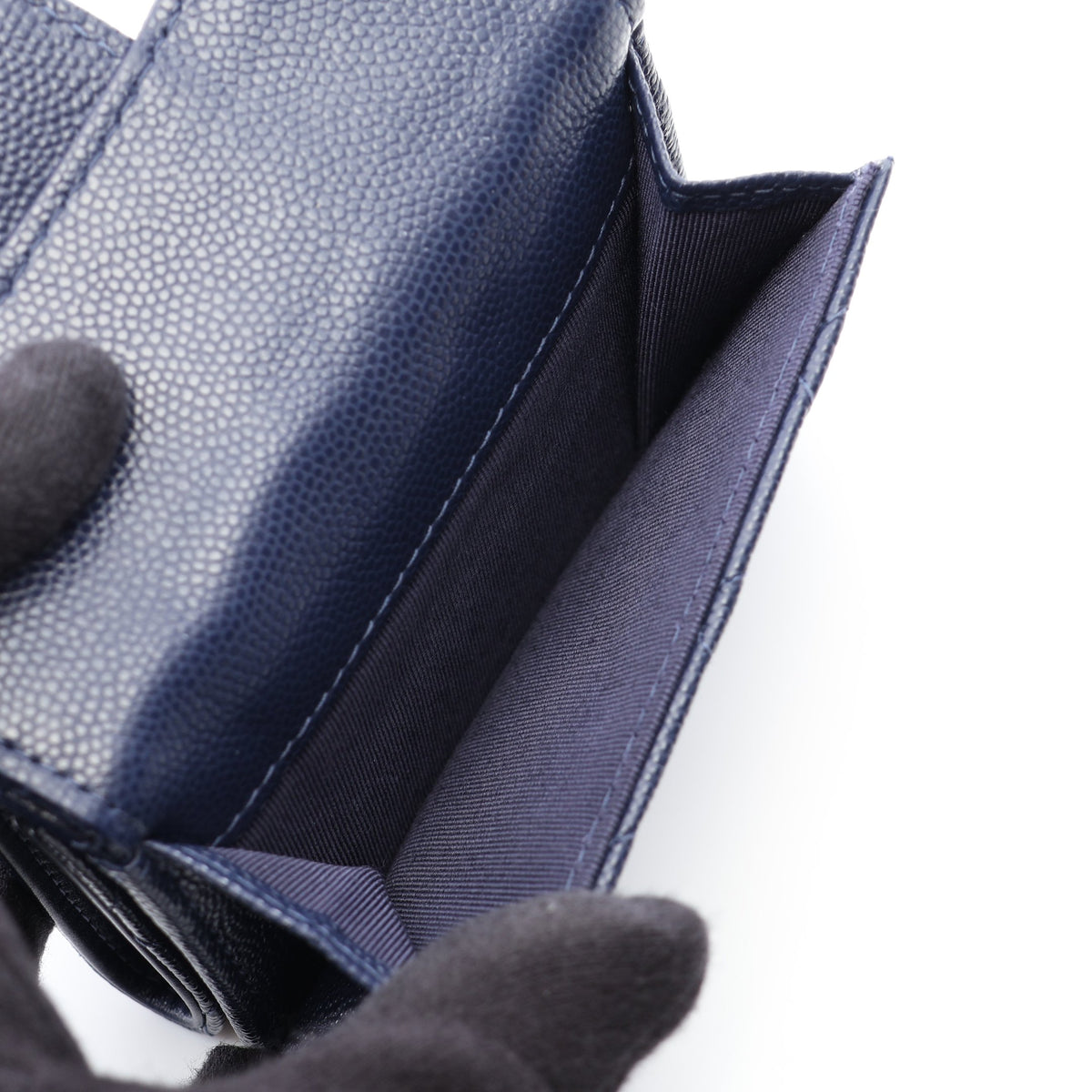 クラシック スモール フラップ ウォレット マトラッセ 三つ折り財布 キャビアスキン ネイビー ゴールド金具 シャネル 財布・小物 CHANEL