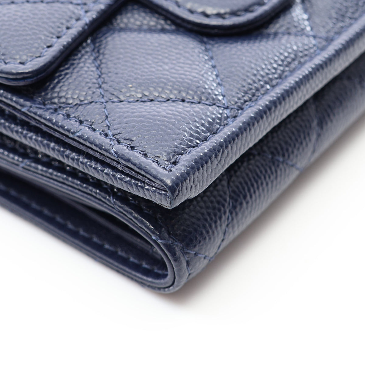 クラシック スモール フラップ ウォレット マトラッセ 三つ折り財布 キャビアスキン ネイビー ゴールド金具 シャネル 財布・小物 CHANEL