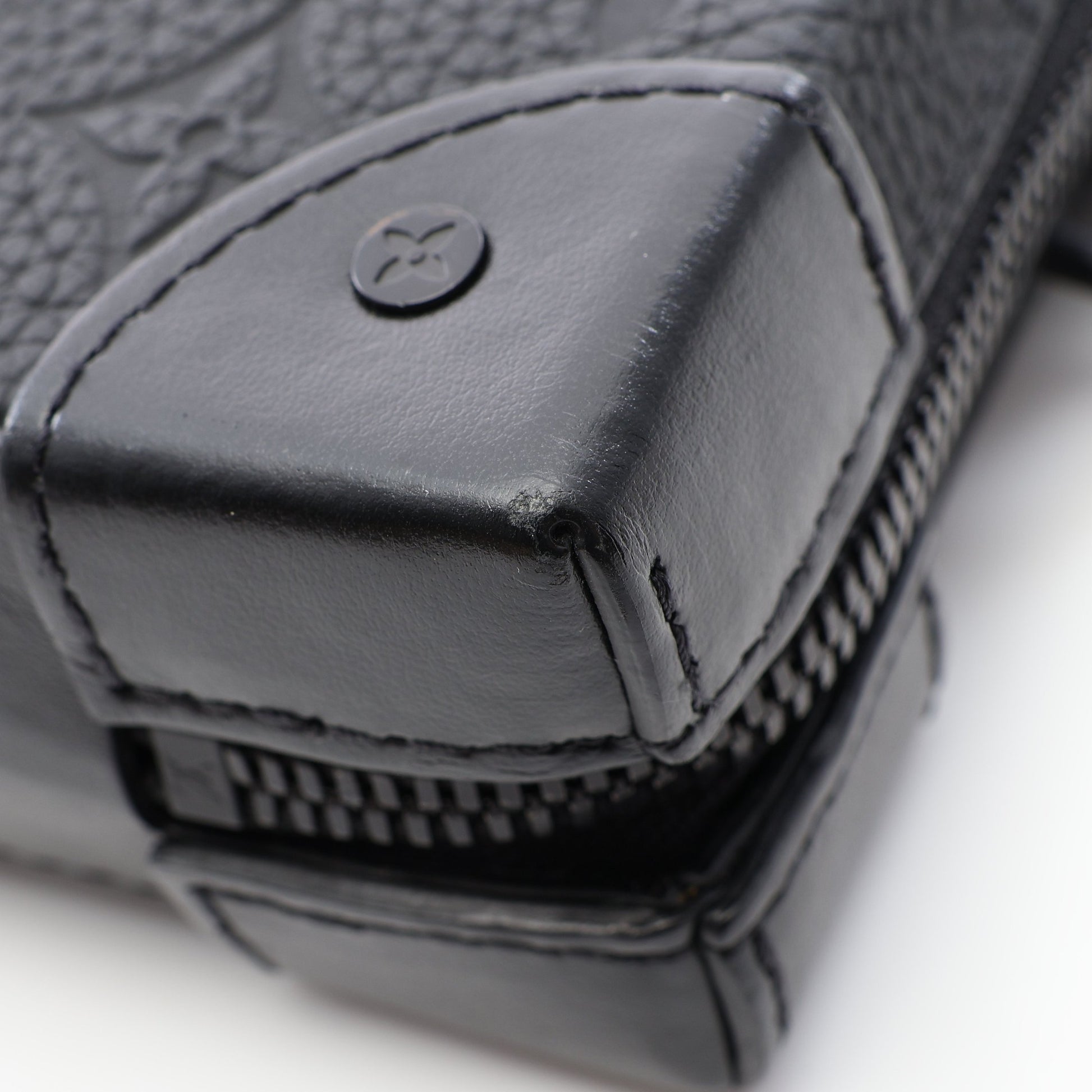 ソフトトランク ウォレット トリヨンモノグラム ショルダーバッグ レザー ブラック ルイヴィトン バッグ LOUIS VUITTON