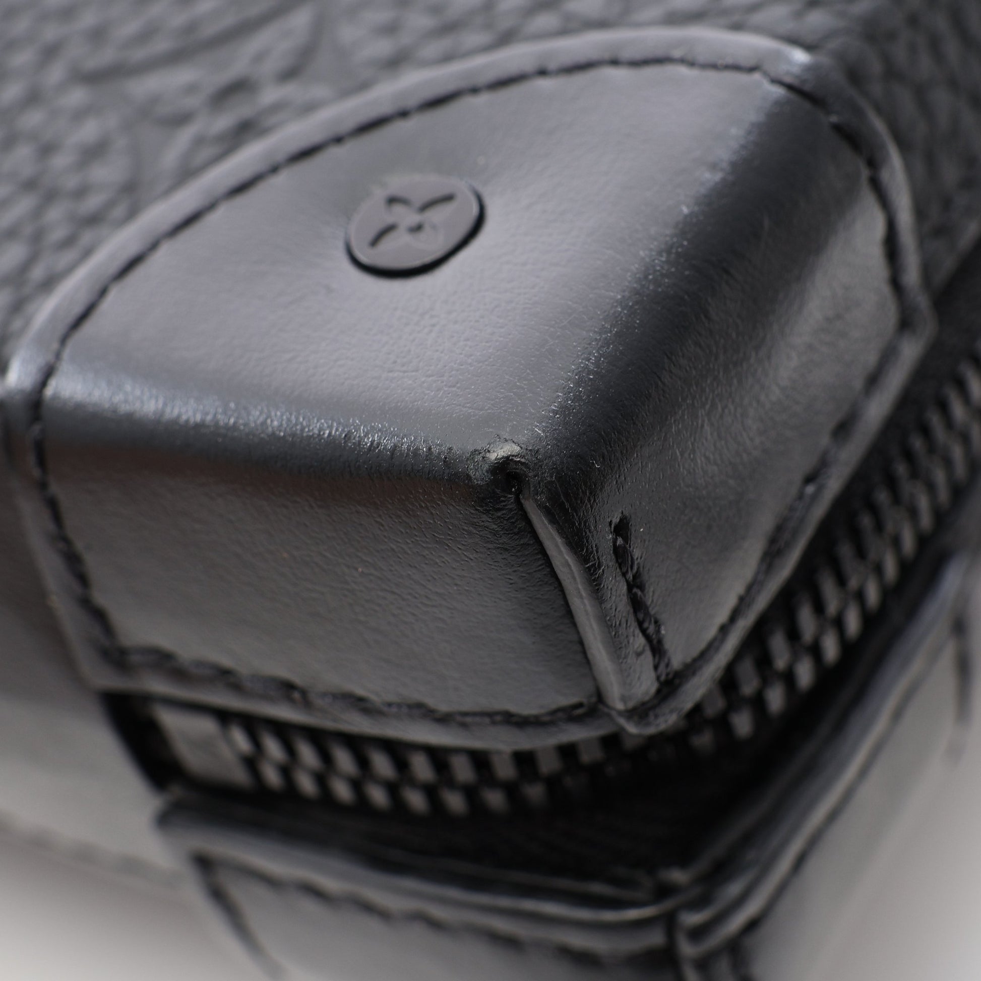 ソフトトランク ウォレット トリヨンモノグラム ショルダーバッグ レザー ブラック ルイヴィトン バッグ LOUIS VUITTON