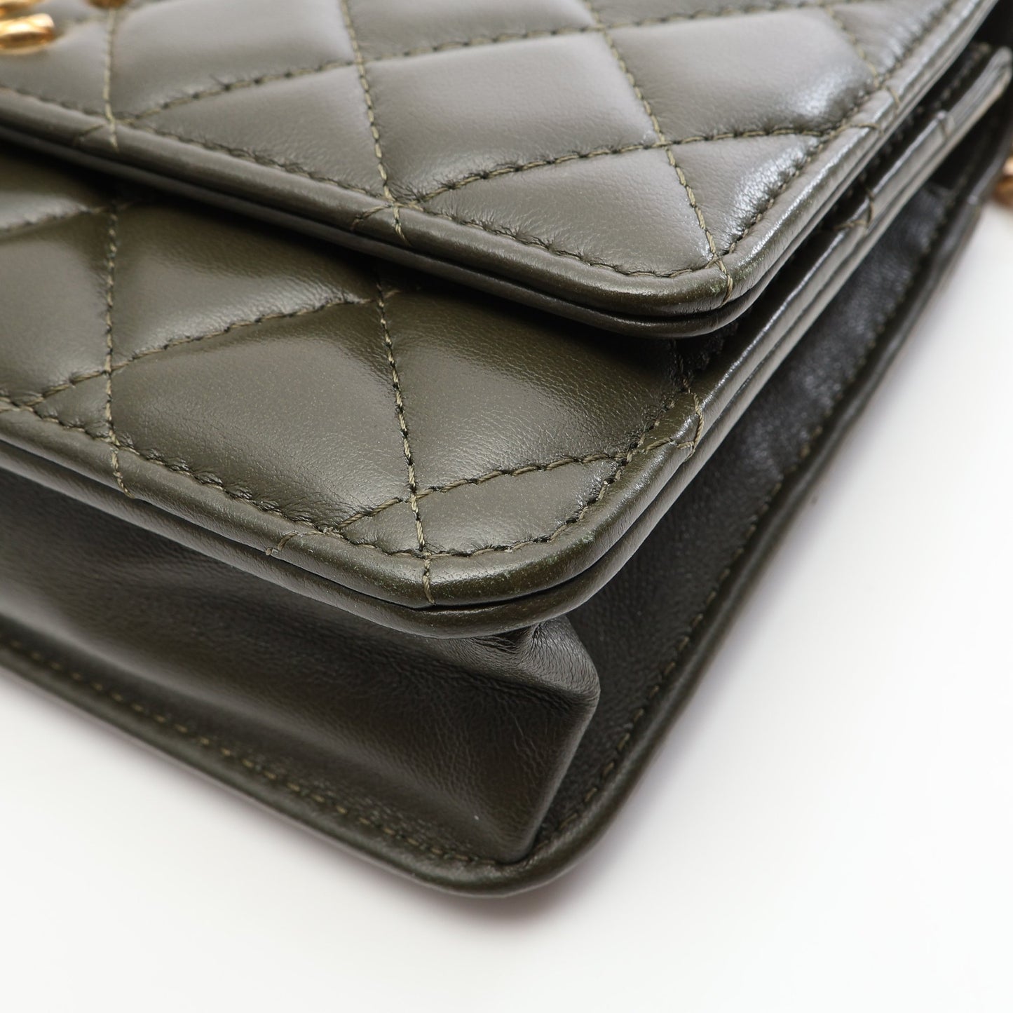 マトラッセ チェーンウォレット ラムスキン カーキグリーン ゴールド金具 シャネル