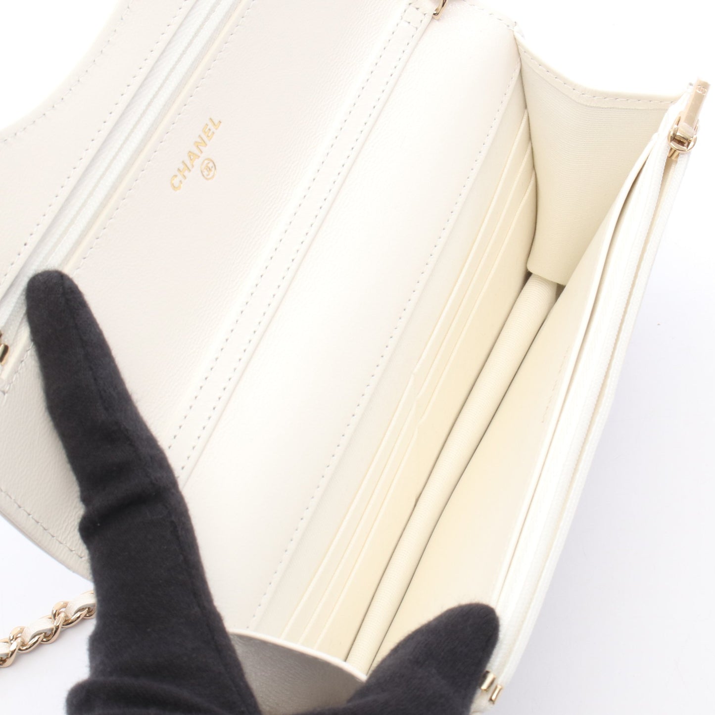 マトラッセ チェーンウォレット レザー ホワイト ゴールド金具 シャネル