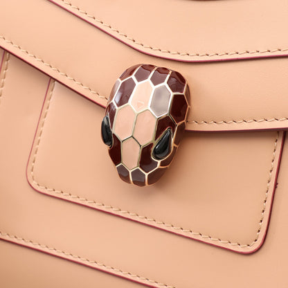 セルペンティ フォーエバー クロスボディ チェーンショルダーバッグ レザー ピンクベージュ ブルガリ バッグ BVLGARI
