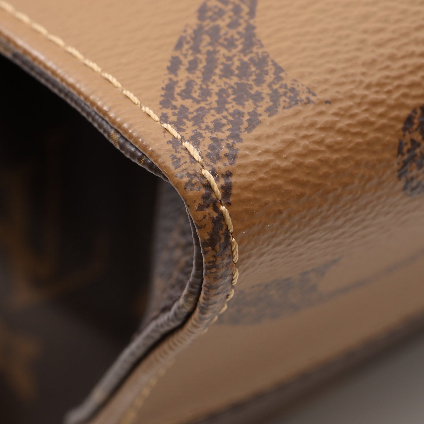 オンザゴーMM モノグラムジャイアント リバース 2WAY ショルダーバッグ トートバッグ PVC ブラウン ベージュ ルイヴィトン バッグ LOUIS VUITTON