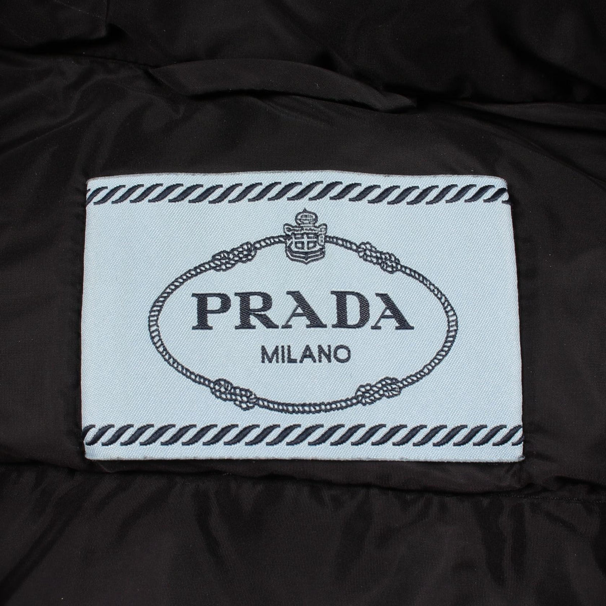 三角プレート ダウンジャケット ナイロン ブラック プラダ アウター PRADA