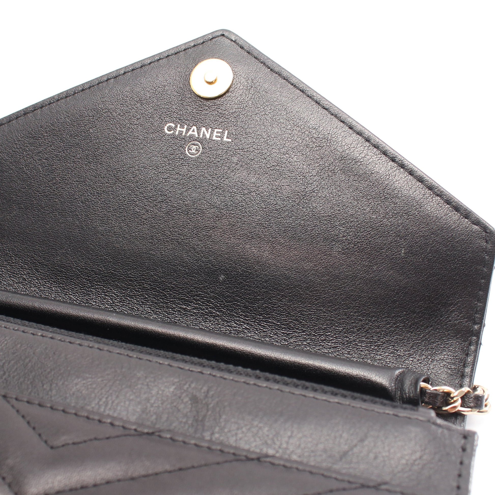 Vステッチ チェーンウォレット レザー ブラック ゴールド金具 シャネル バッグ CHANEL