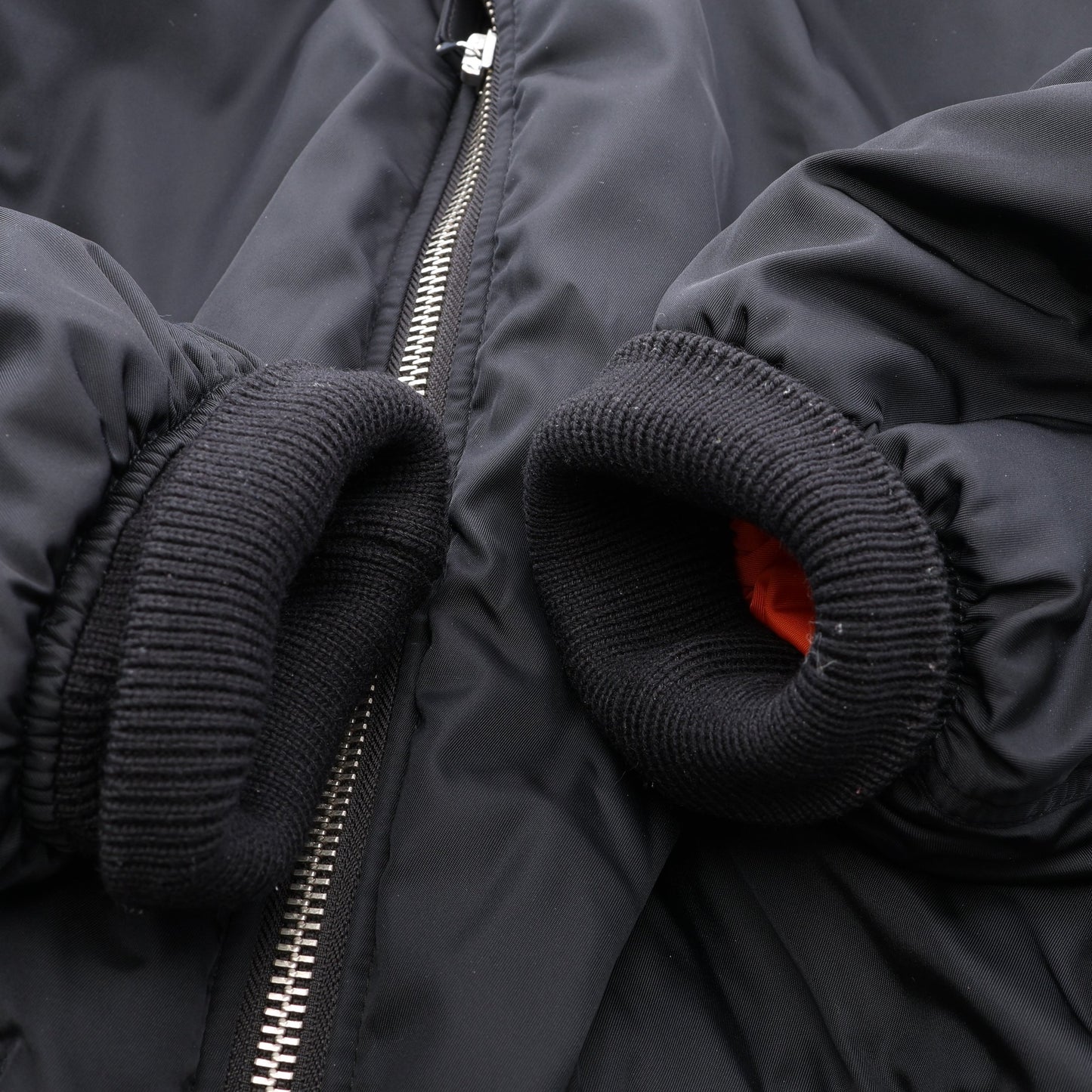Re-Nylon 三角プレート ブルゾン ボンバージャケット ナイロン ブラック プラダ