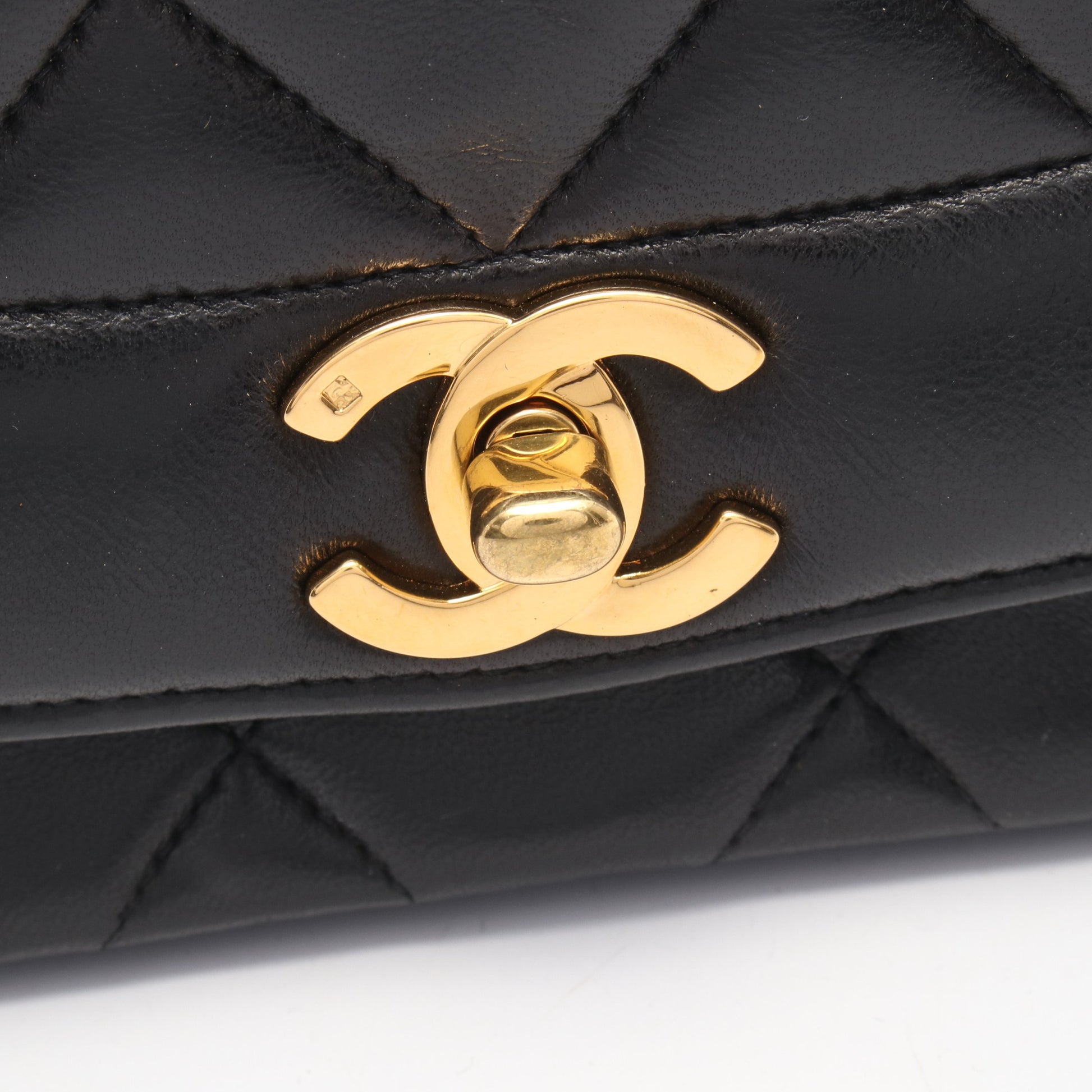 マトラッセ ダイアナフラップ チェーンショルダーバッグ ラムスキン ブラック ゴールド金具 シャネル バッグ CHANEL