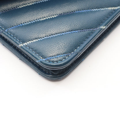 シェブロン Vステッチ チェーンウォレット レザー ネイビー シルバー金具 シャネル