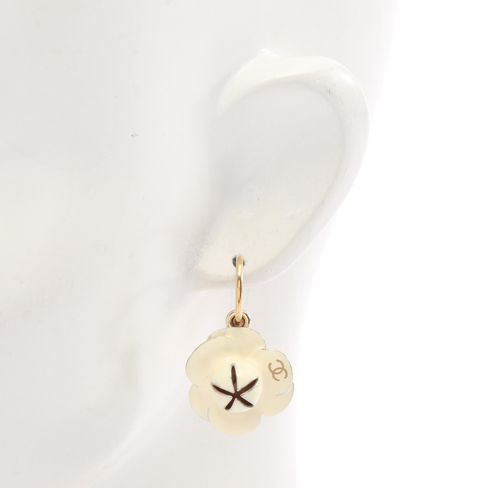 カメリア スウィング ピアス GP アイボリー ゴールド 02P シャネル アクセサリー CHANEL