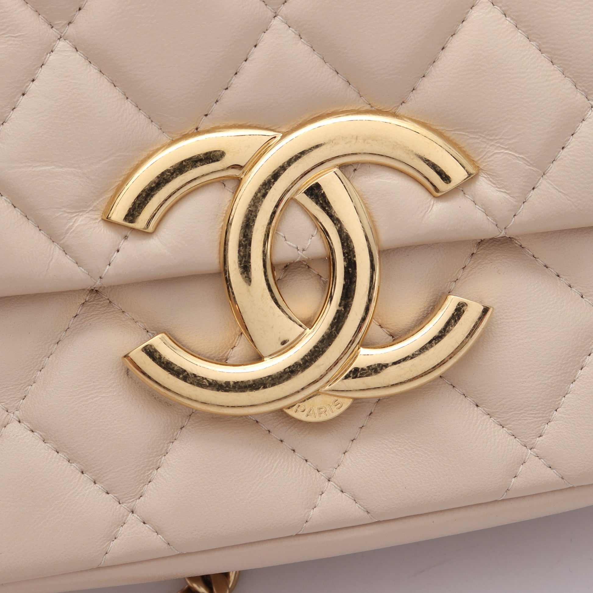 マトラッセ チェーンショルダーバッグ レザー ベージュ ゴールド金具 シャネル バッグ CHANEL
