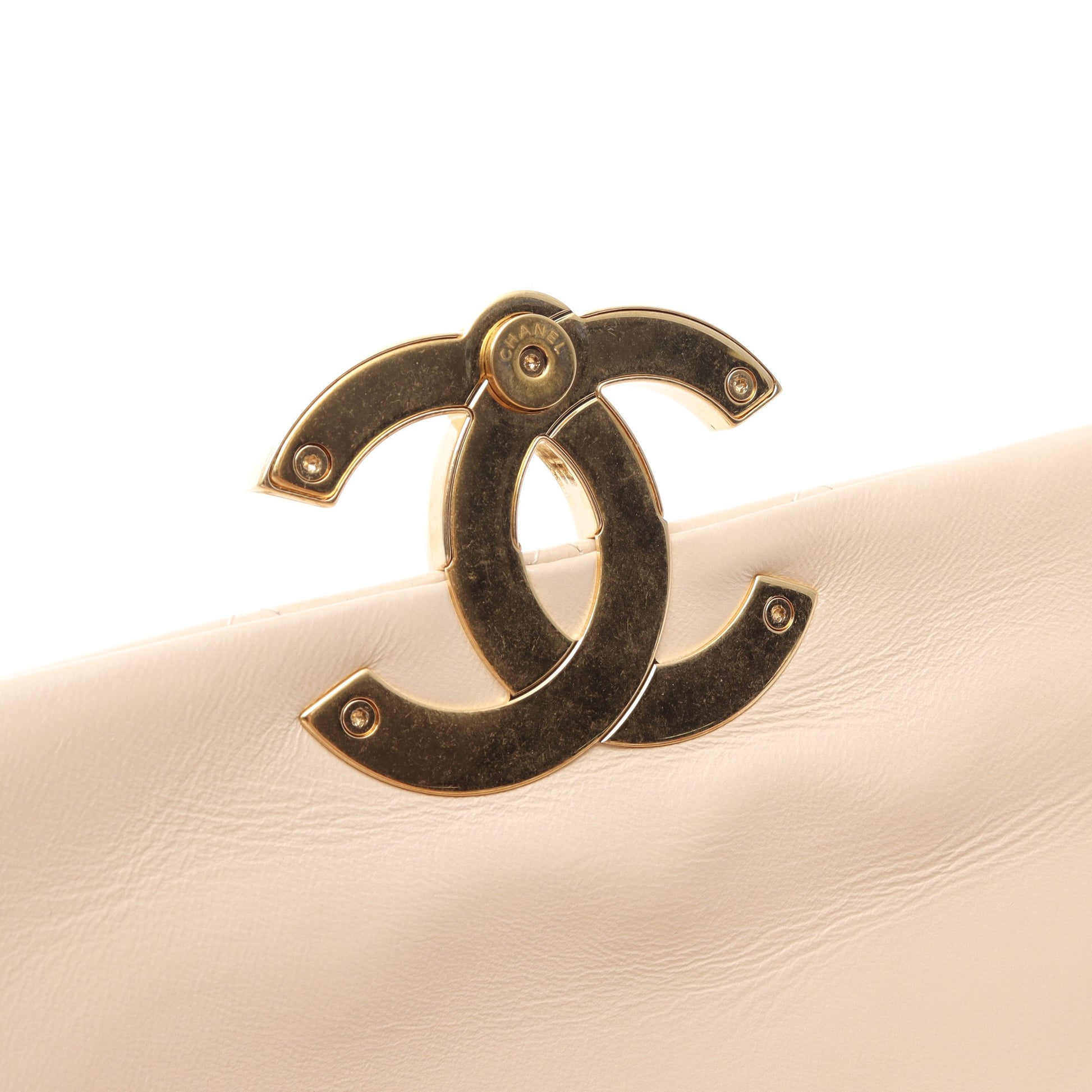 マトラッセ チェーンショルダーバッグ レザー ベージュ ゴールド金具 シャネル バッグ CHANEL
