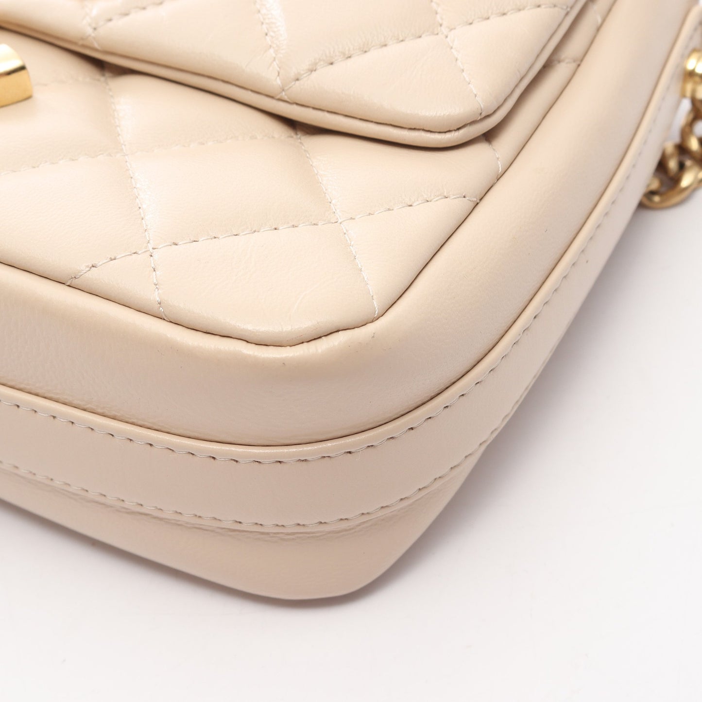 マトラッセ チェーンショルダーバッグ レザー ベージュ ゴールド金具 シャネル バッグ CHANEL