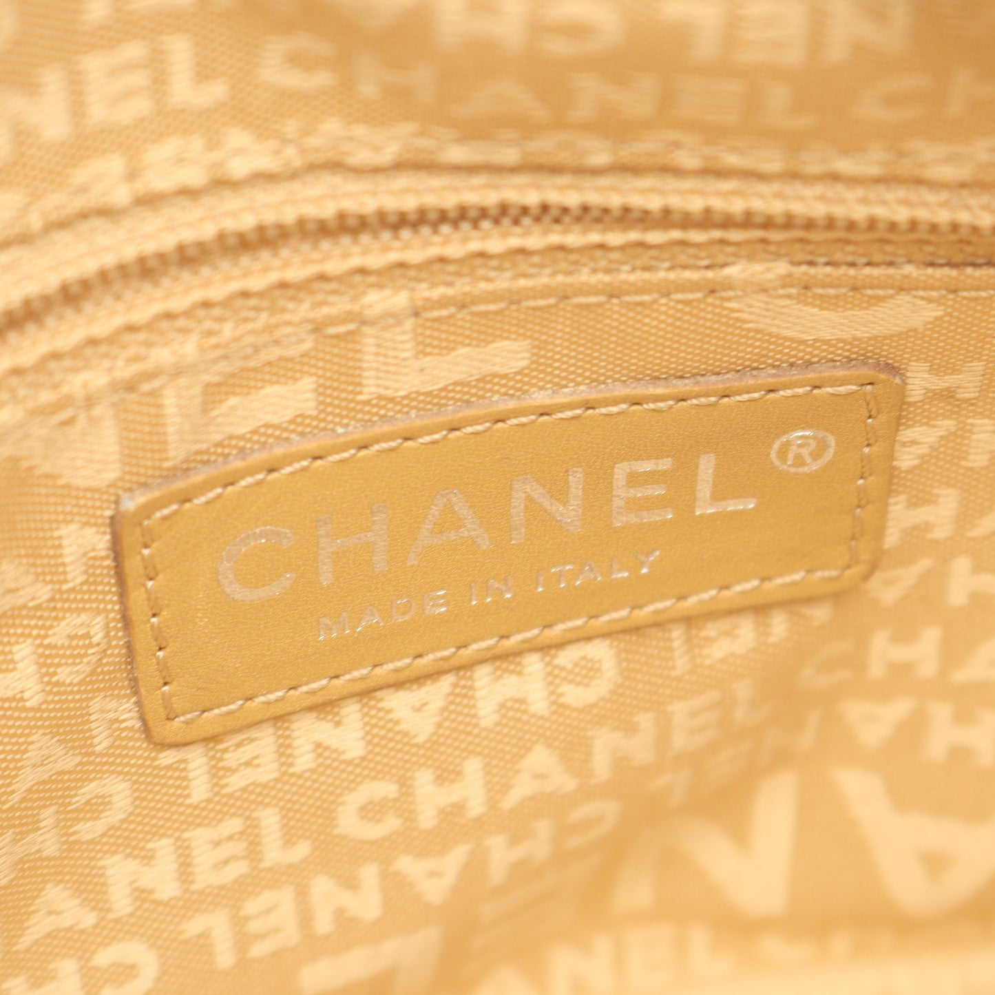 ロゴ ハンドバッグ キャビアスキン ブラック シルバー金具 シャネル