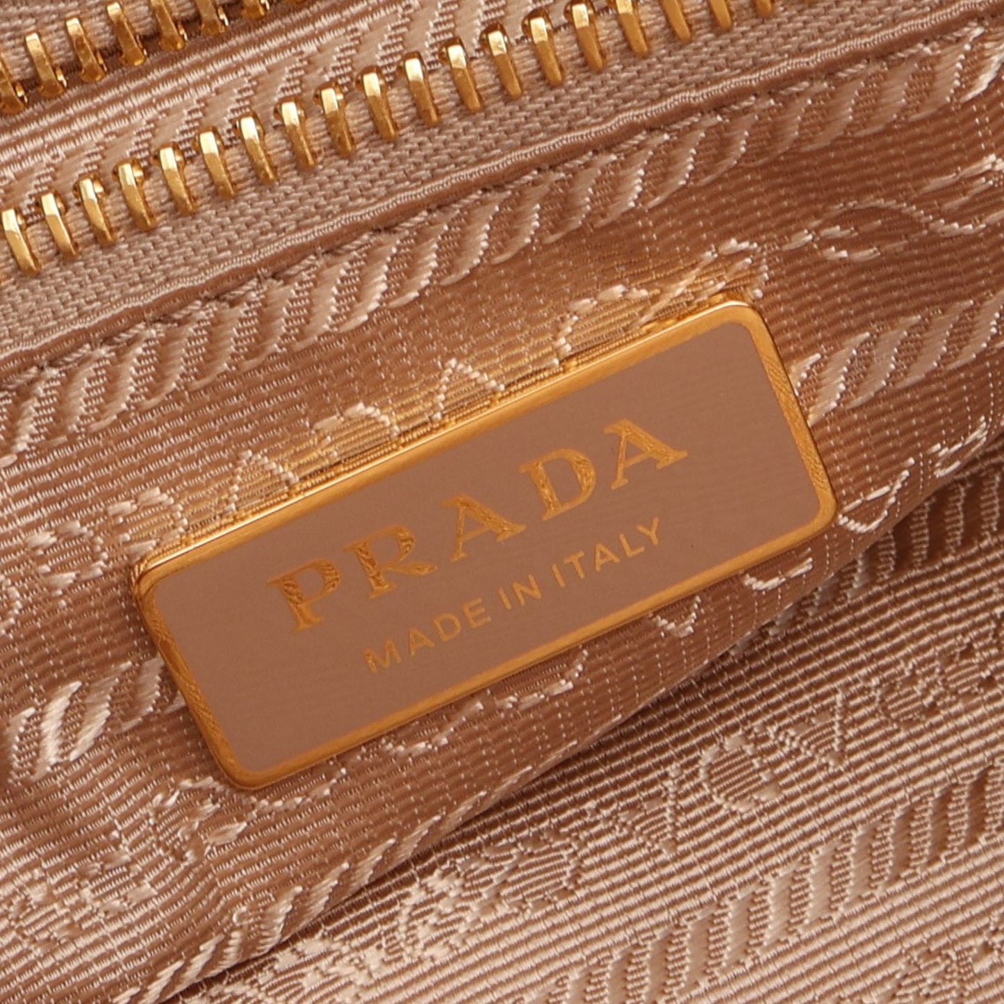 タングル ミディアム ショルダーバッグ レザー ライトベージュ プラダ バッグ PRADA
